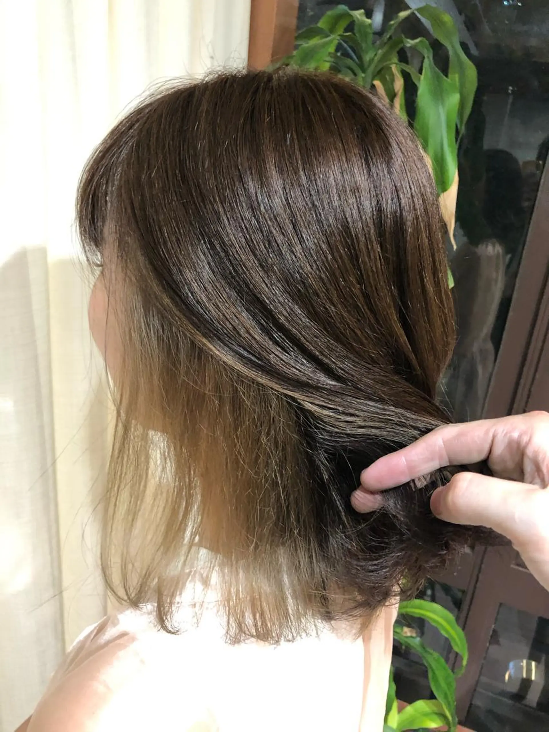 ミディアム カラー ブリーチ インナーカラー シルバー ヘアカラー トリートメント 💓シールエクステ ルミエールのヘアスタイル