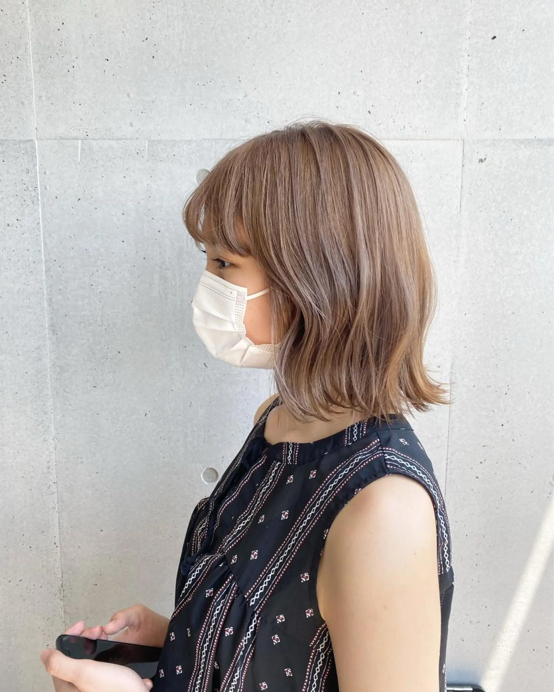 ミディアム カラー ベージュカラー ブリーチ ミルクティーベージュ GO TO DAY渋谷モディ店所属・stylist トモヤのヘアスタイル