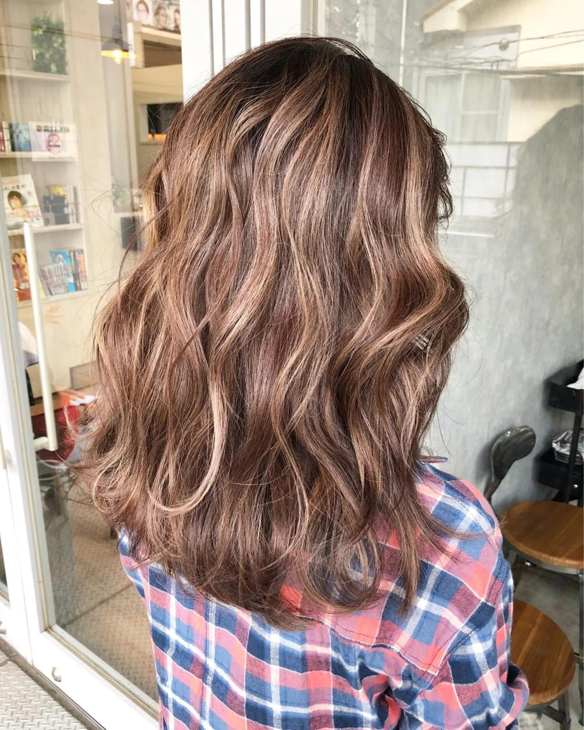 セミロング カラー ブロンド ハイライトカラー ハイライト レイヤーカット BLend 渋谷のヘアスタイル