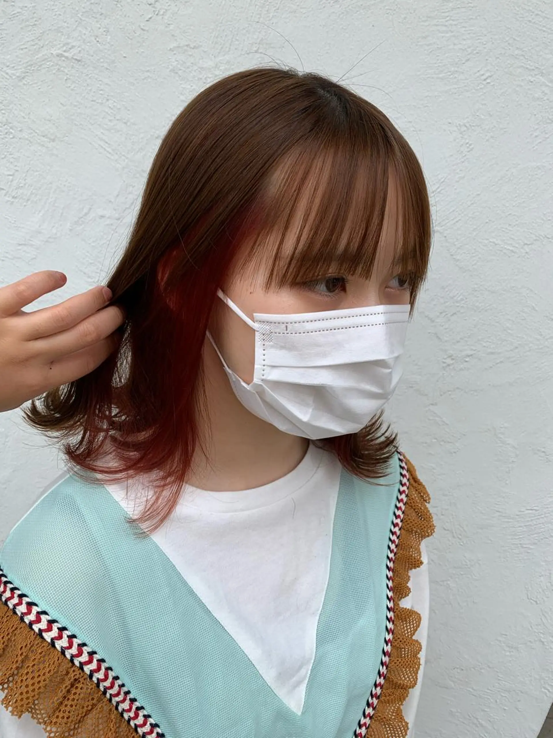 セミロング カラー インナーカラー ピンクカラー レッドカラー カット ヘアカラー トリートメント 上田 紗也のヘアスタイル