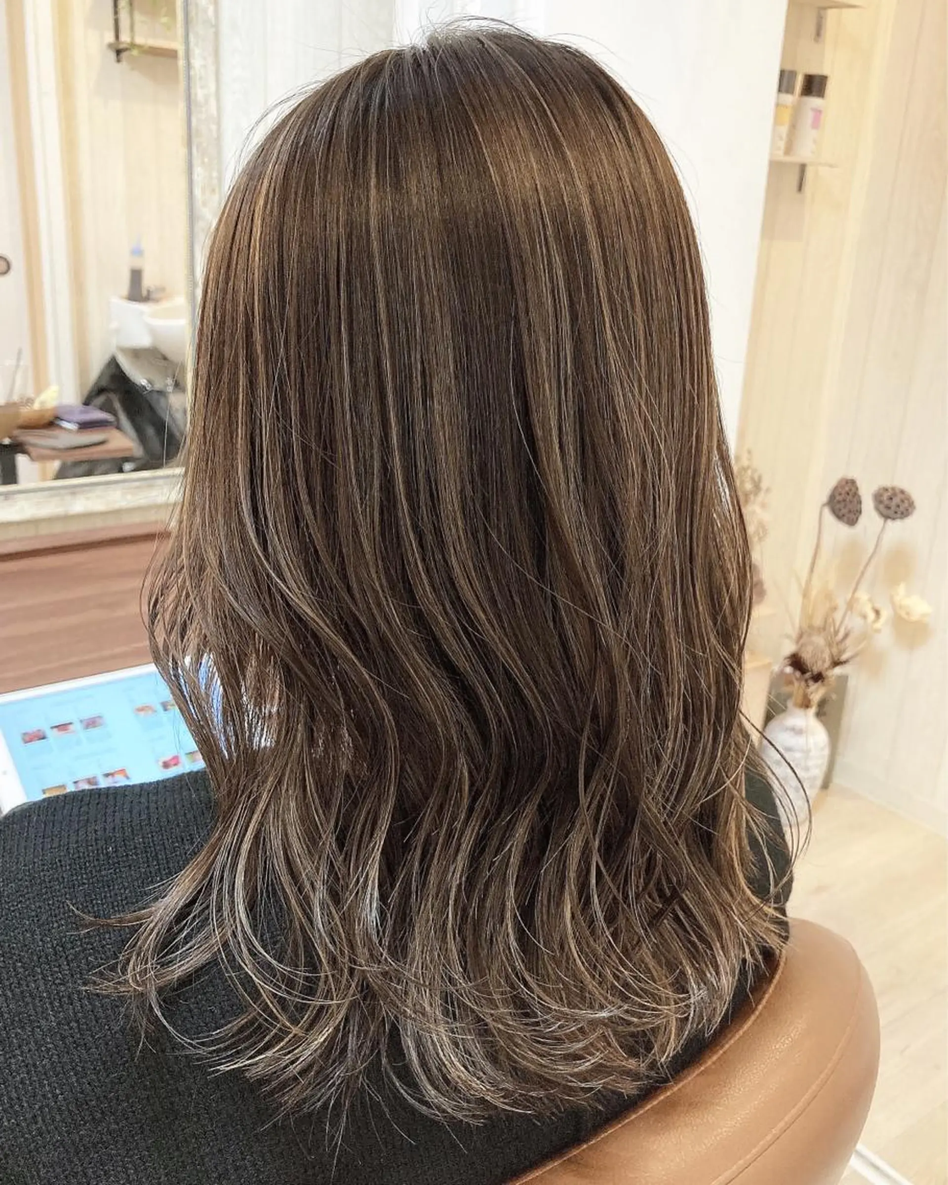 セミロング カラー MERCI所属・マツモト コウダイのヘアスタイル
