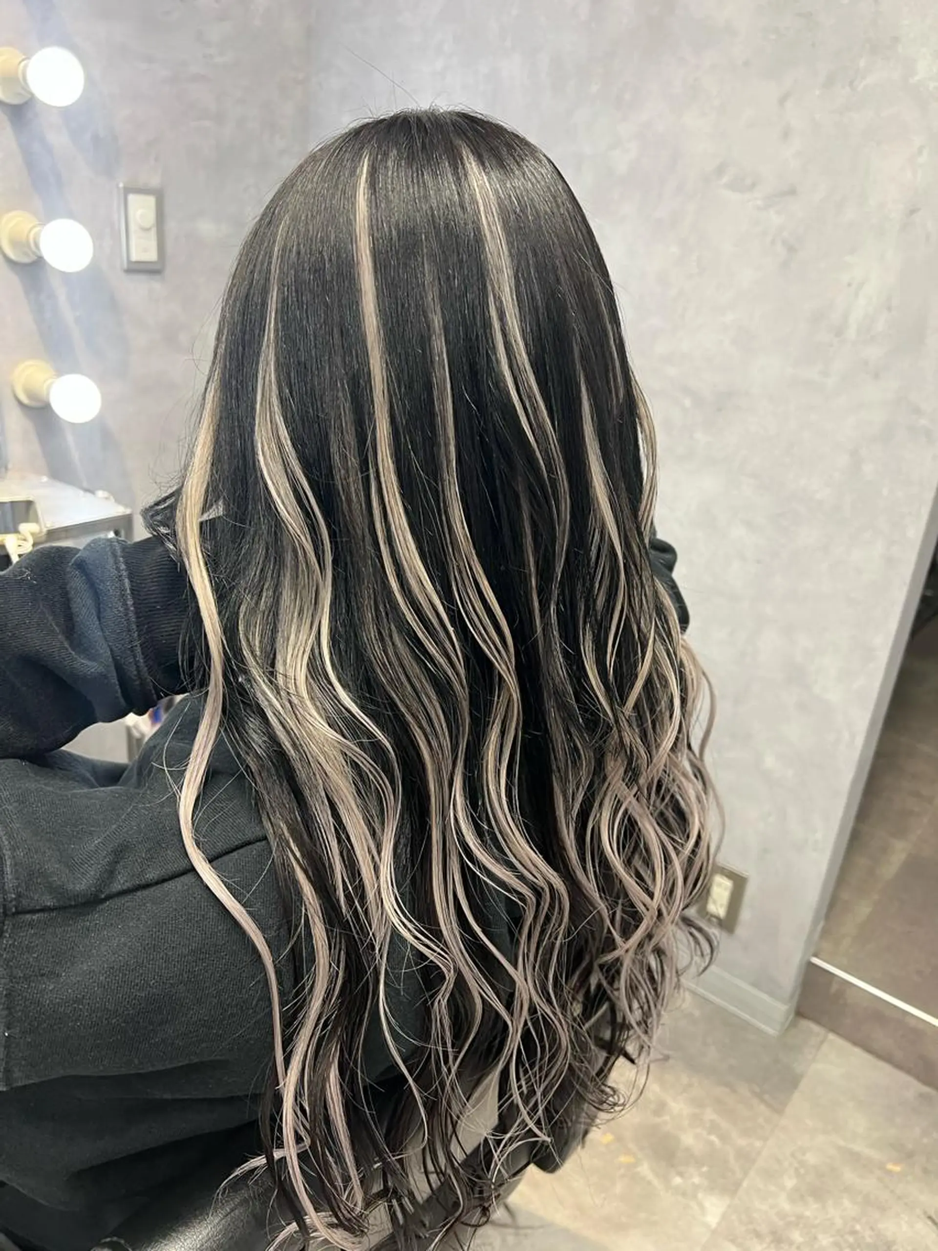 セミロング カラー mimiiy梅田 中崎町ハイトーンのヘアスタイル