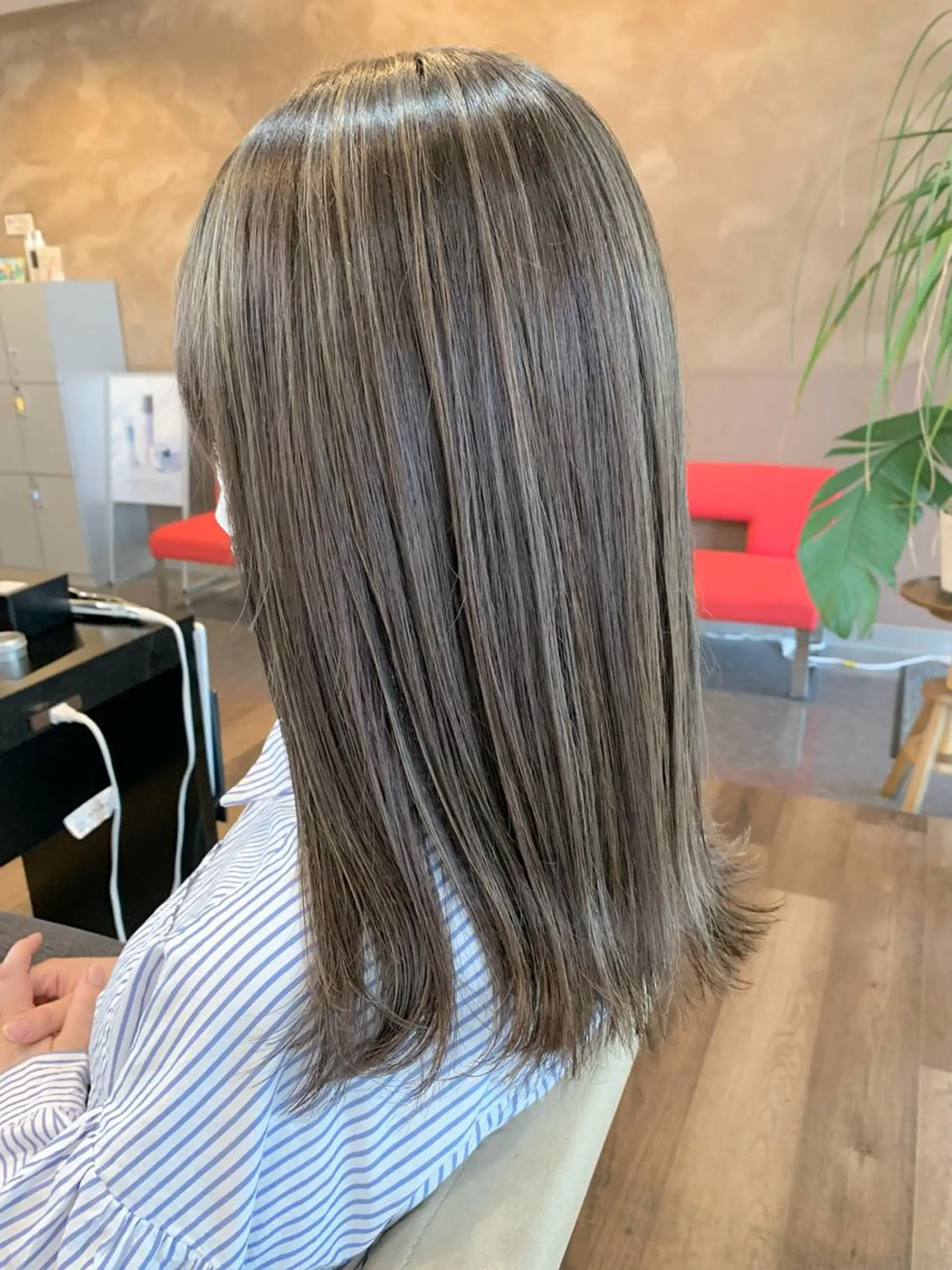 セミロング カラー ハイライトカラー ハイライト ヘアカラー トリートメント STYLE　EKI　CITY所属・【艶カラー】 STYLE 和泉俊希のヘアスタイル