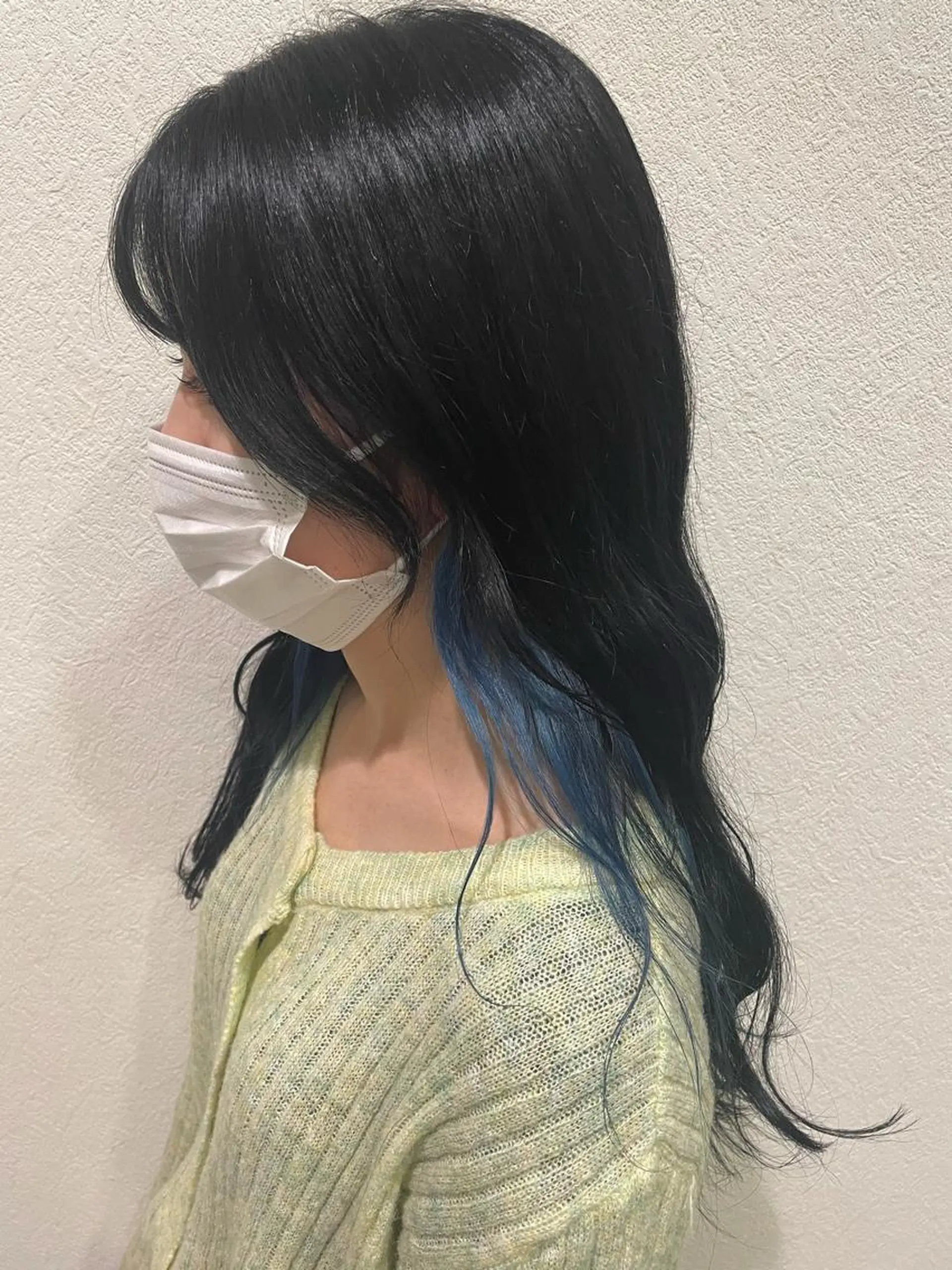ロング カラー ヘアアレンジ ブリーチ・縮毛矯正 ハイトーン・三島佳音のヘアスタイル