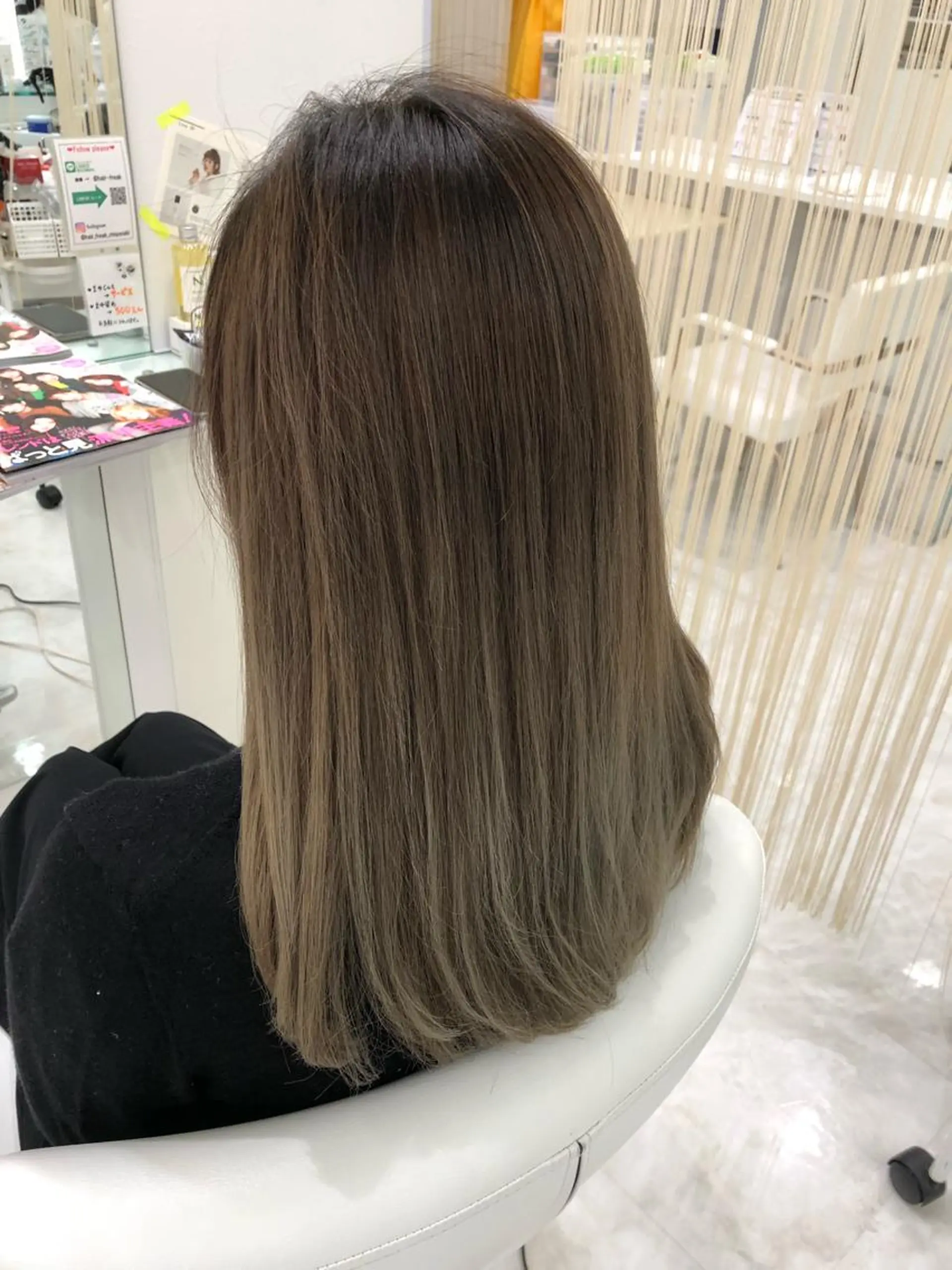 セミロング カラー ベージュカラー グラデーションカラー ミルクティーベージュ 佐藤 祥太のヘアスタイル