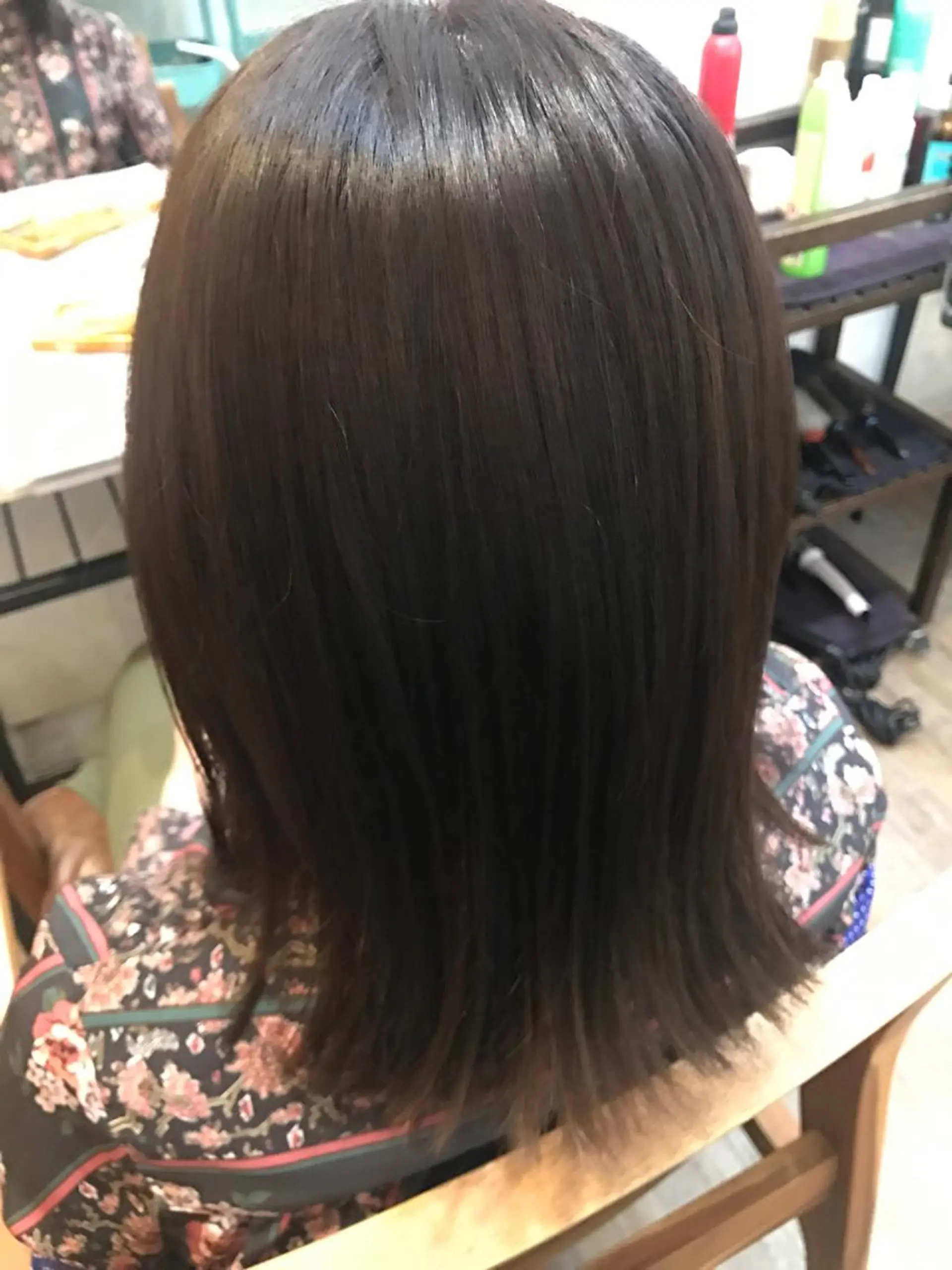ミディアム カラー アッシュ トリートメント chama レイヤーカットのヘアスタイル