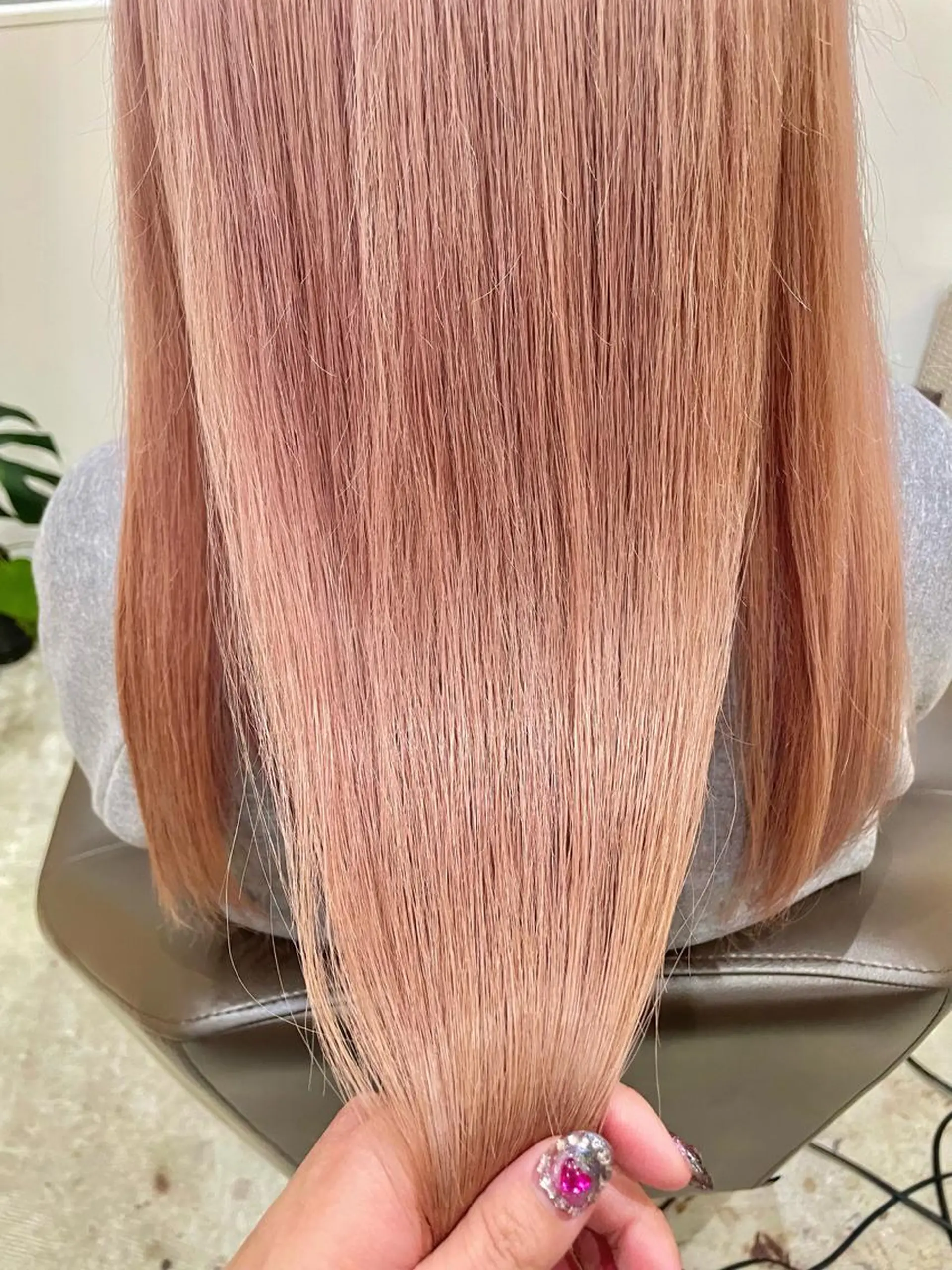 セミロング カラー ベージュカラー ピンクカラー ピンクベージュ ホワイトピンク ヘアカラー miloc那覇 MIKUのヘアスタイル