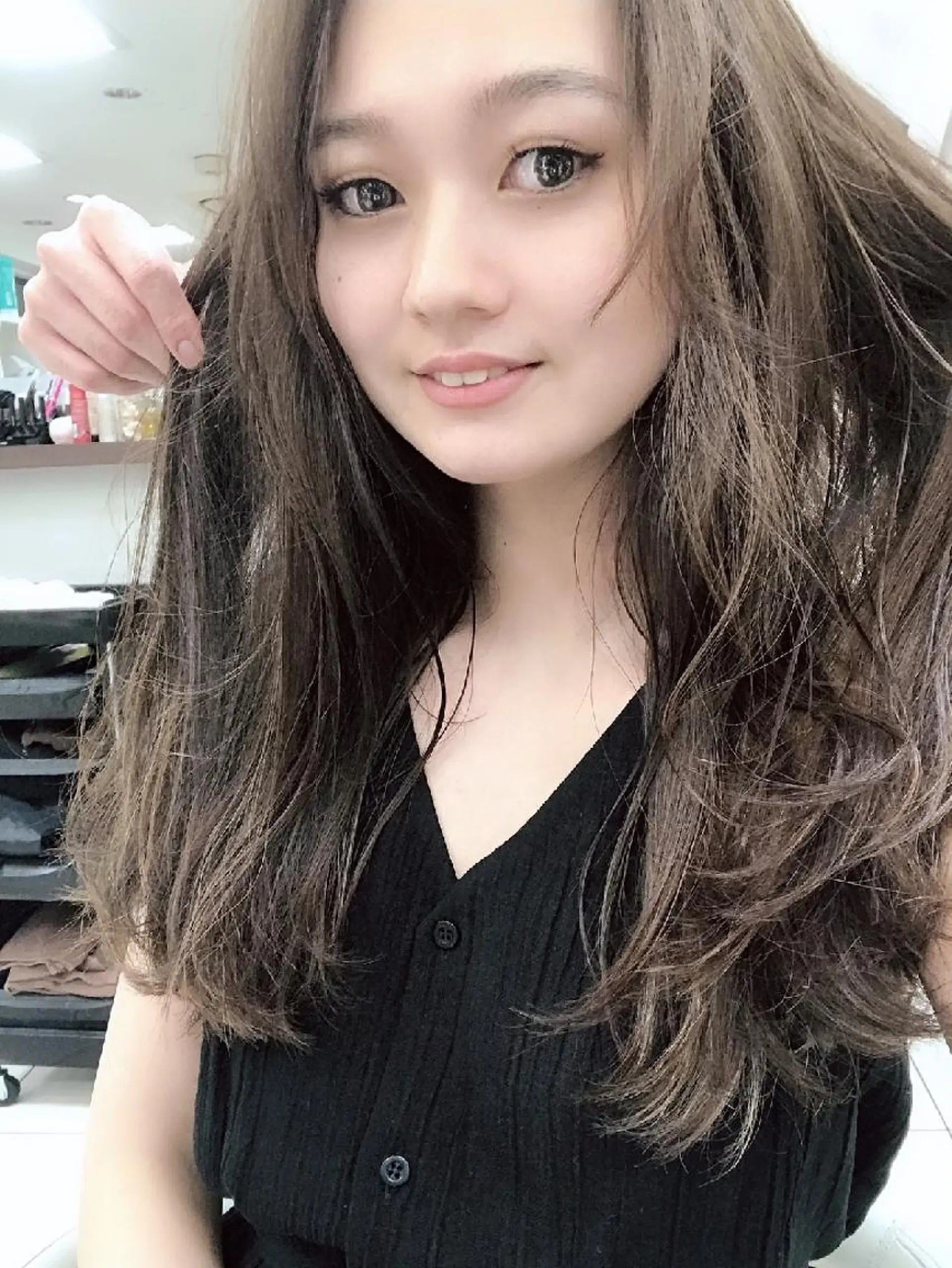 ロング カラー ベージュカラー 透明感カラー ハイライトカラー ハイライト 💎大人ハイライト 💎上杉一也💎のヘアスタイル