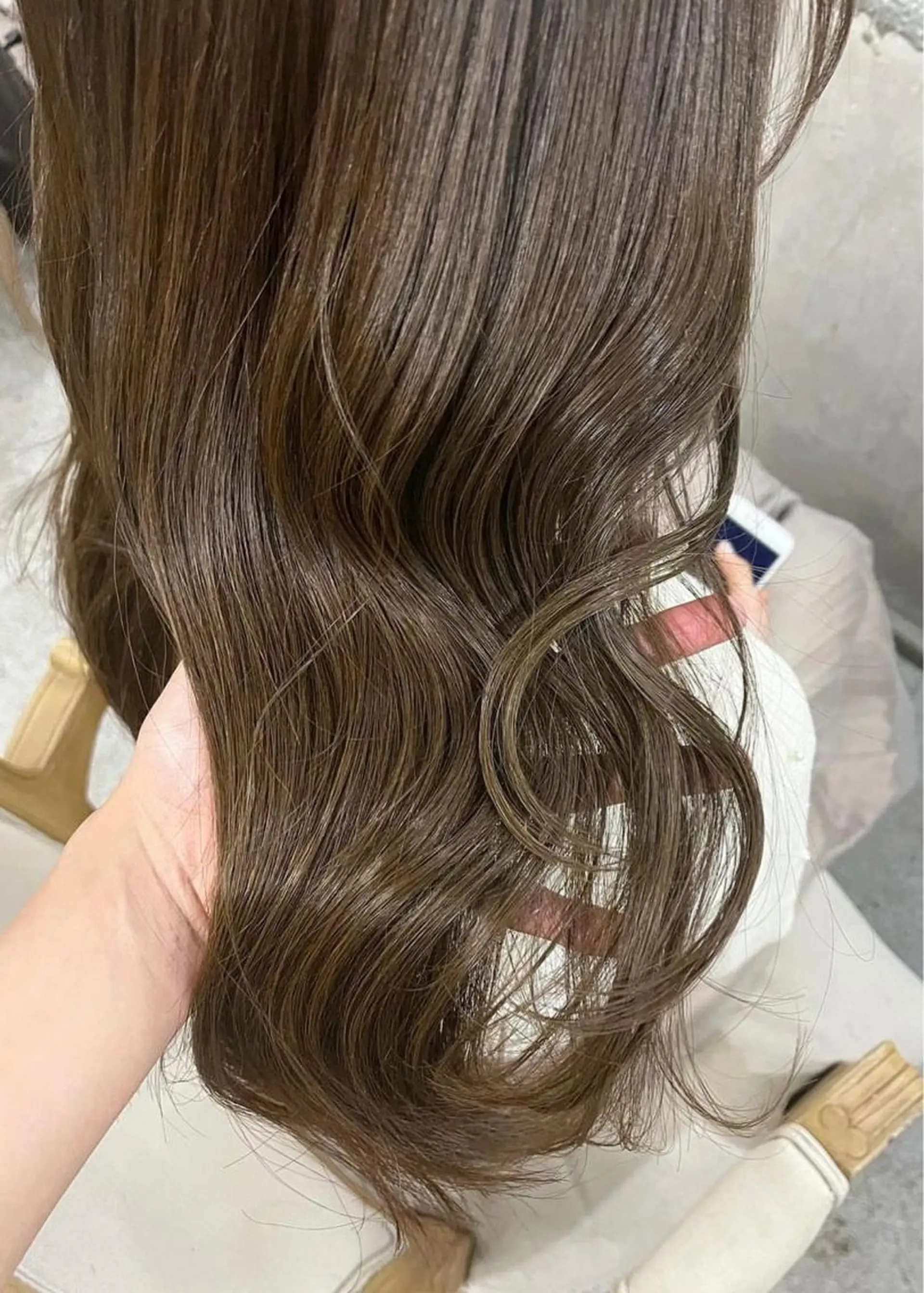 ロング カラー ヘアアレンジ ベージュカラー ブリーチ グレージュ ミルクティーベージュ ミルクティーグレージュ カット ヘアカラー トリートメント ベージュ/グレージュ 🤍奥開梨恵のヘアスタイル