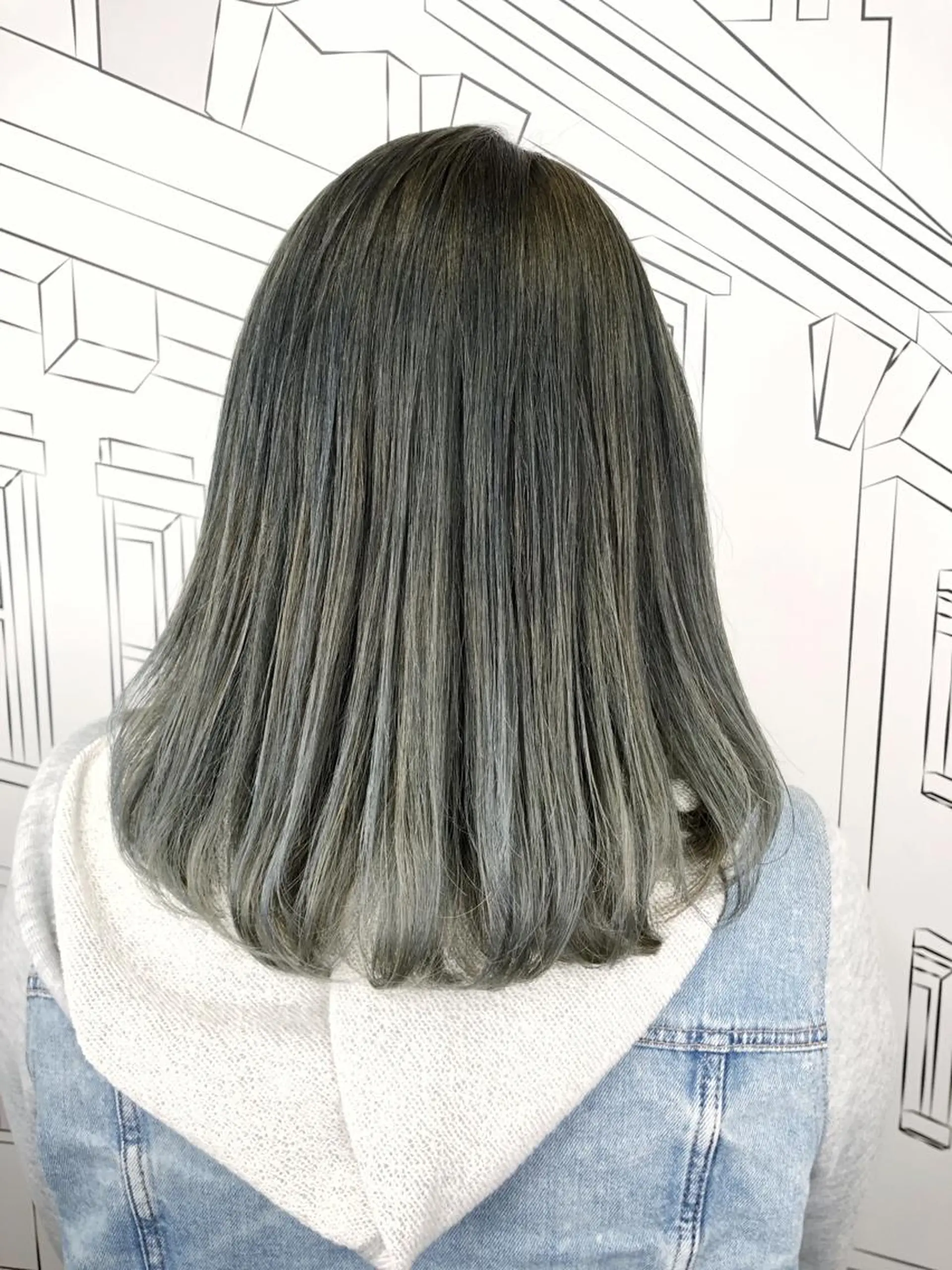 ミディアム カラー グラデーションカラー シルバー レイヤー⭐️カラー ⭐️平川雅史のヘアスタイル