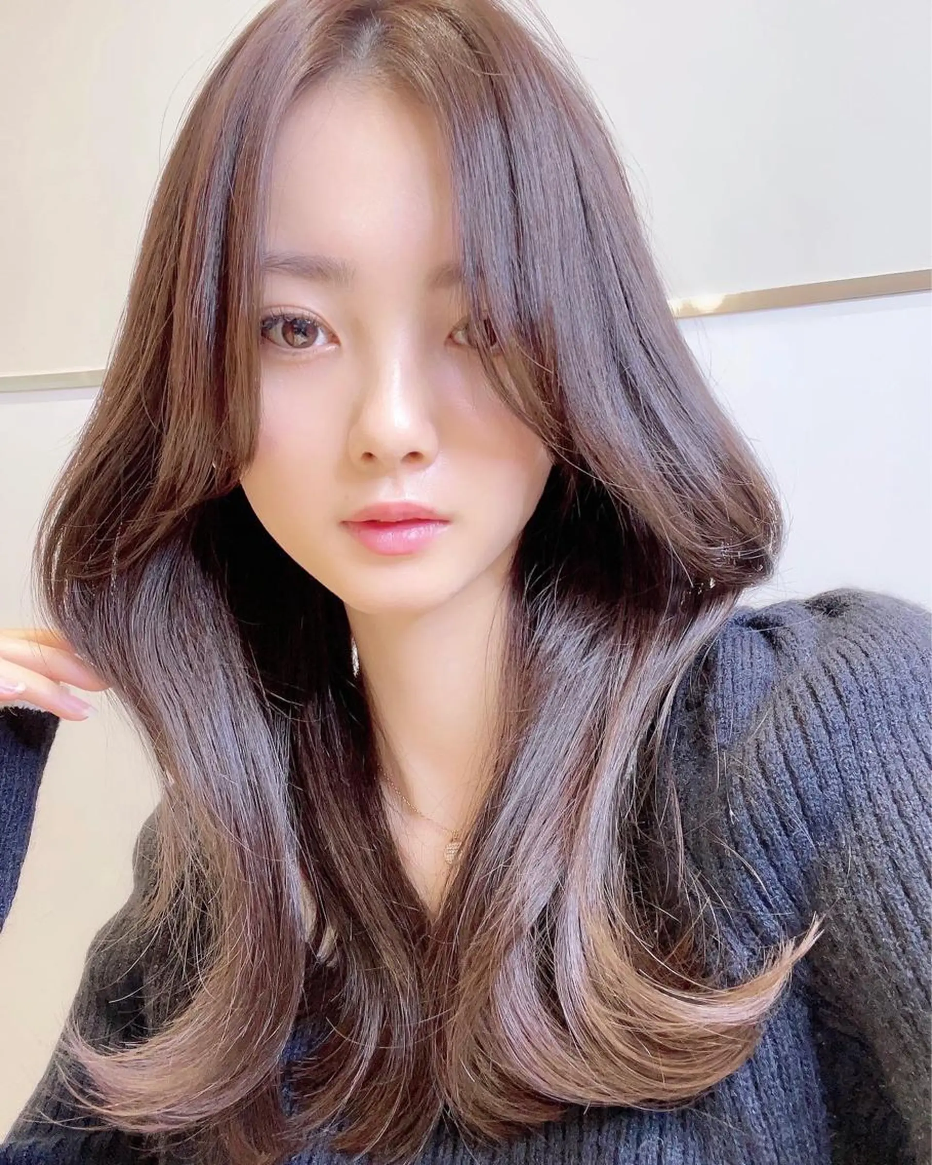 セミロング くびれヘア 顔まわりレイヤー かきあげバング ヨシンモリ 韓国風ヘア カット ヘアカラー トリートメント ボブパーマ ウルフパーマのヘアスタイル