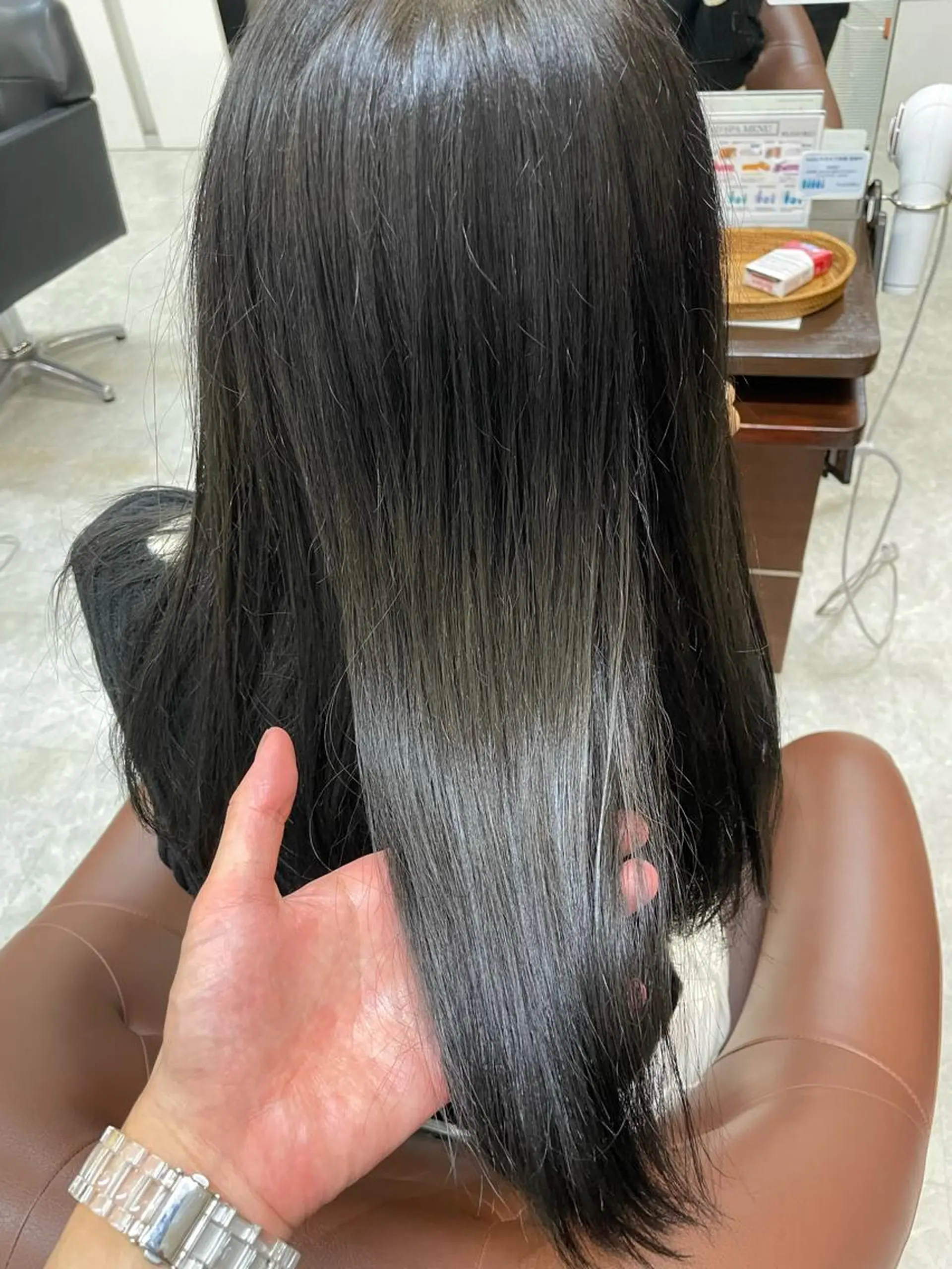 セミロング カラー ブリーチ 透明感カラー ブリーチなしカラー 能登谷 泉稀のヘアスタイル