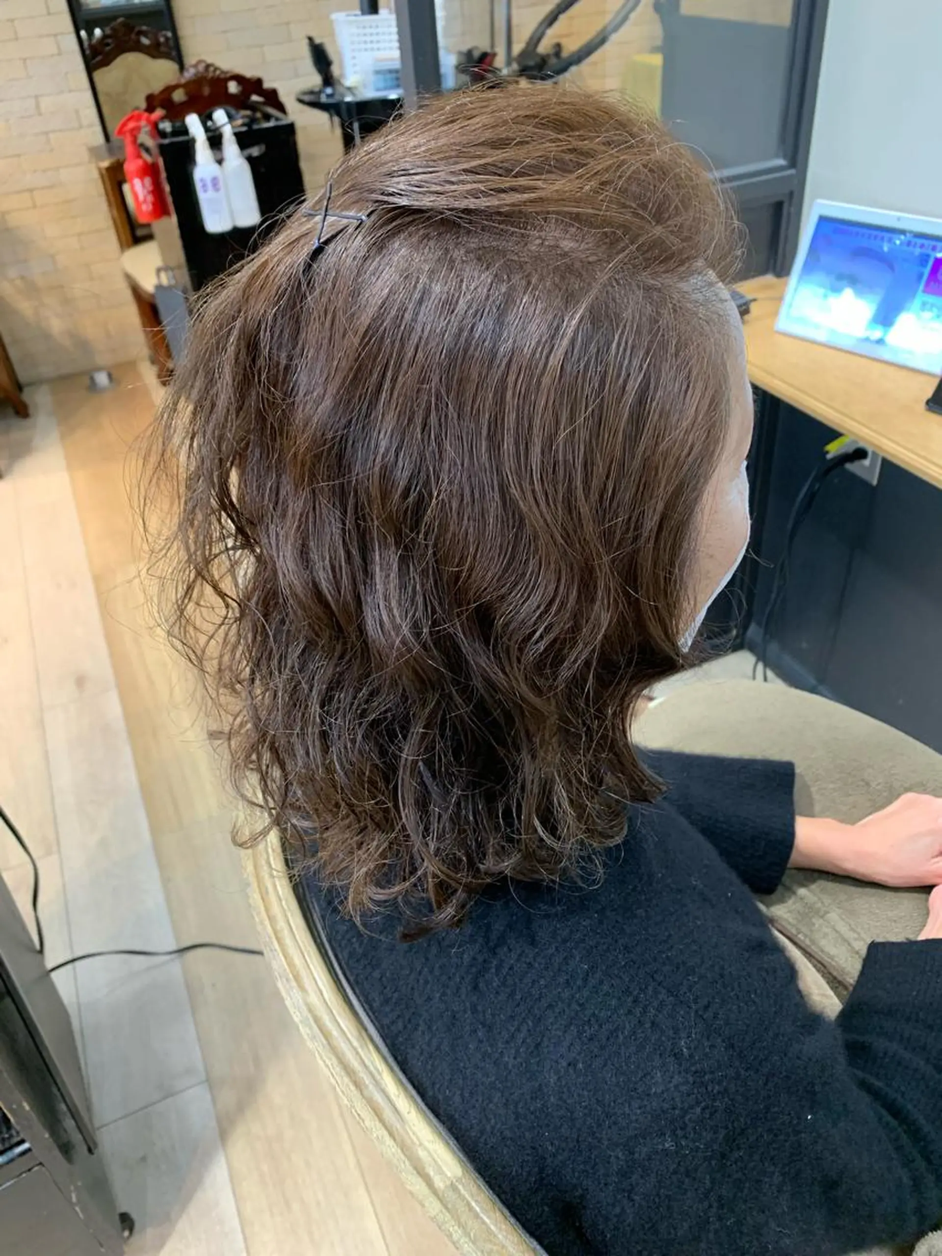 ミディアム カラー グレージュ ヘアカラー トリートメント 上田 紗也のヘアスタイル