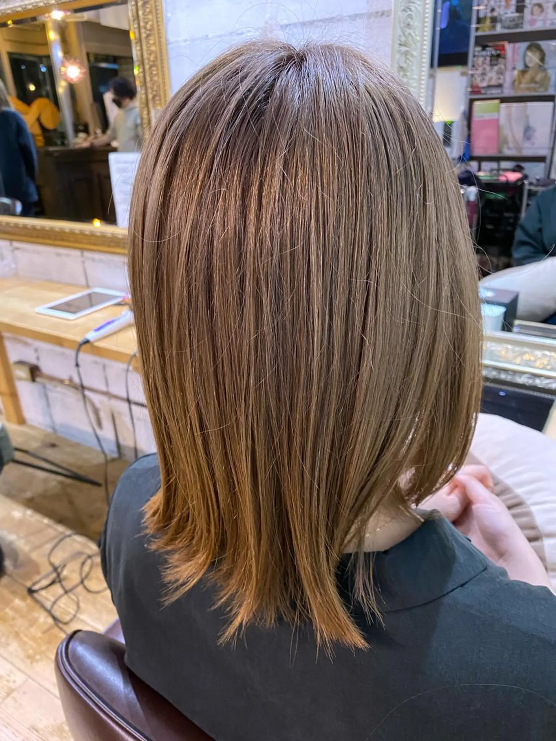 ミディアム カラー ベージュカラー ブリーチ ミルクティーベージュ カット ヘアカラー トリートメント 【韓国レイヤー特化 ハッシュカット】のヘアスタイル