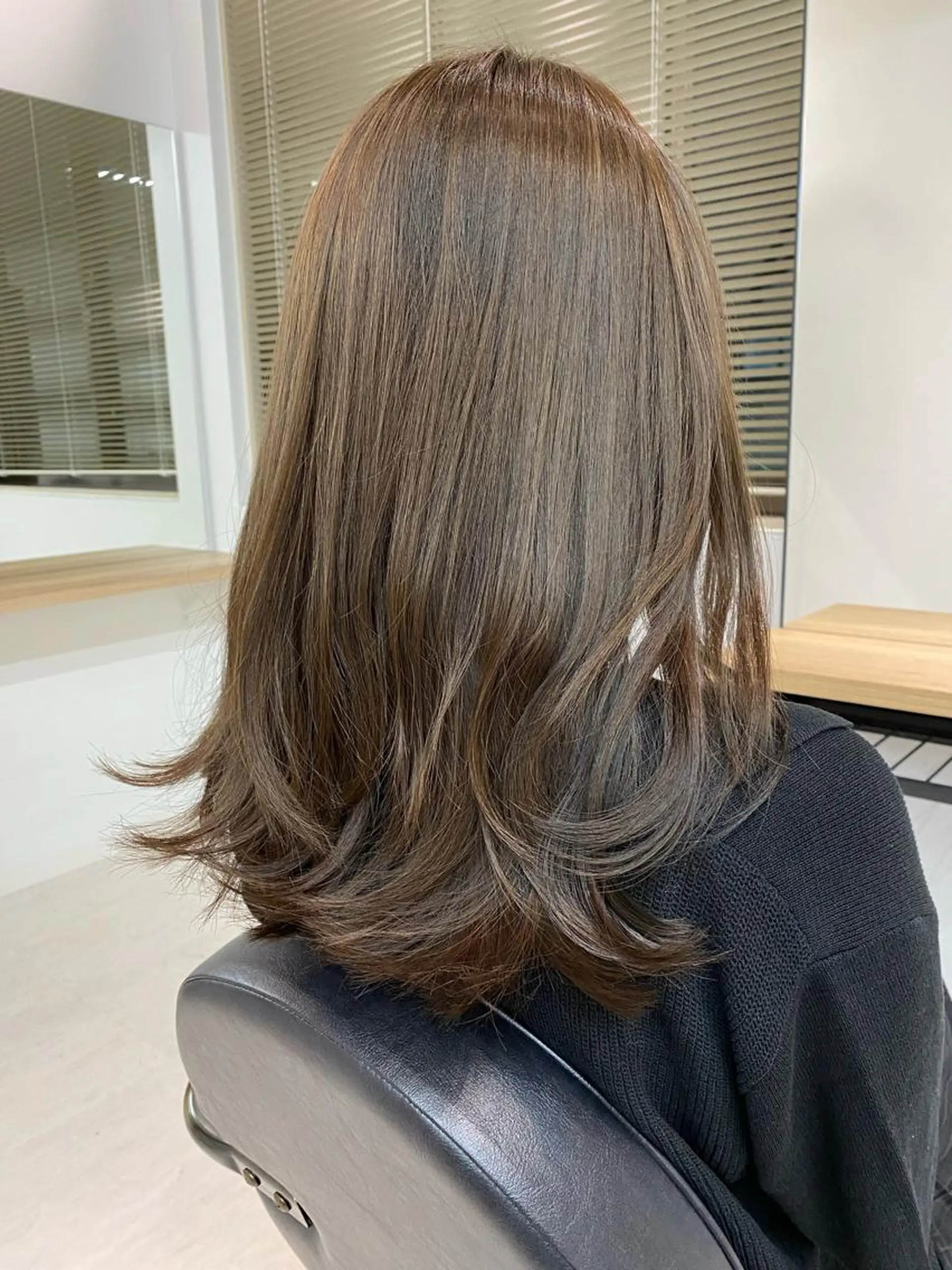 セミロング カラー ベージュカラー オリーブベージュ ヘアカラー 仲川 和人のヘアスタイル