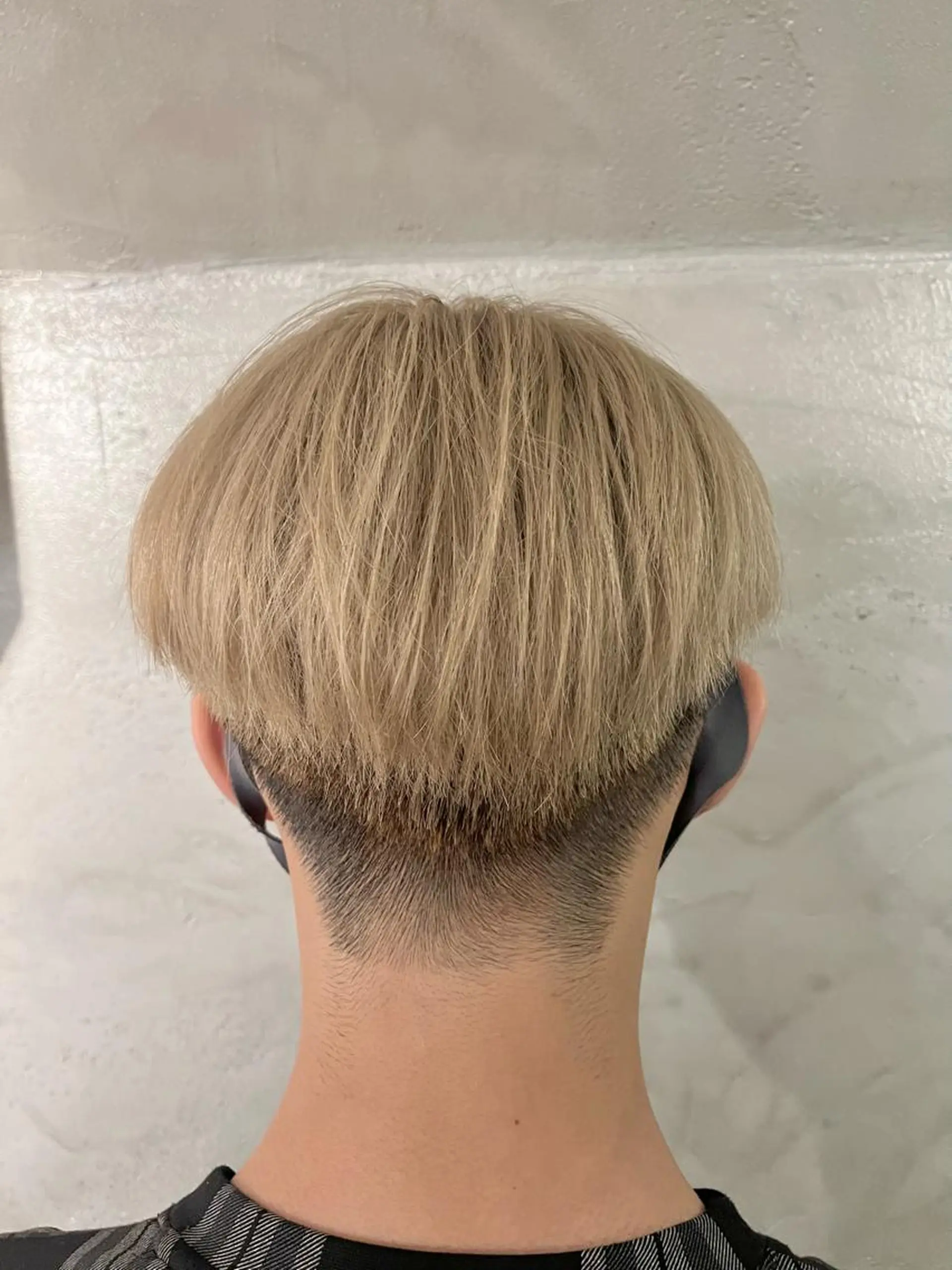 カラー メンズ ブロンド ホワイトブロンド ヘアカラー FUJINO RYOのヘアスタイル