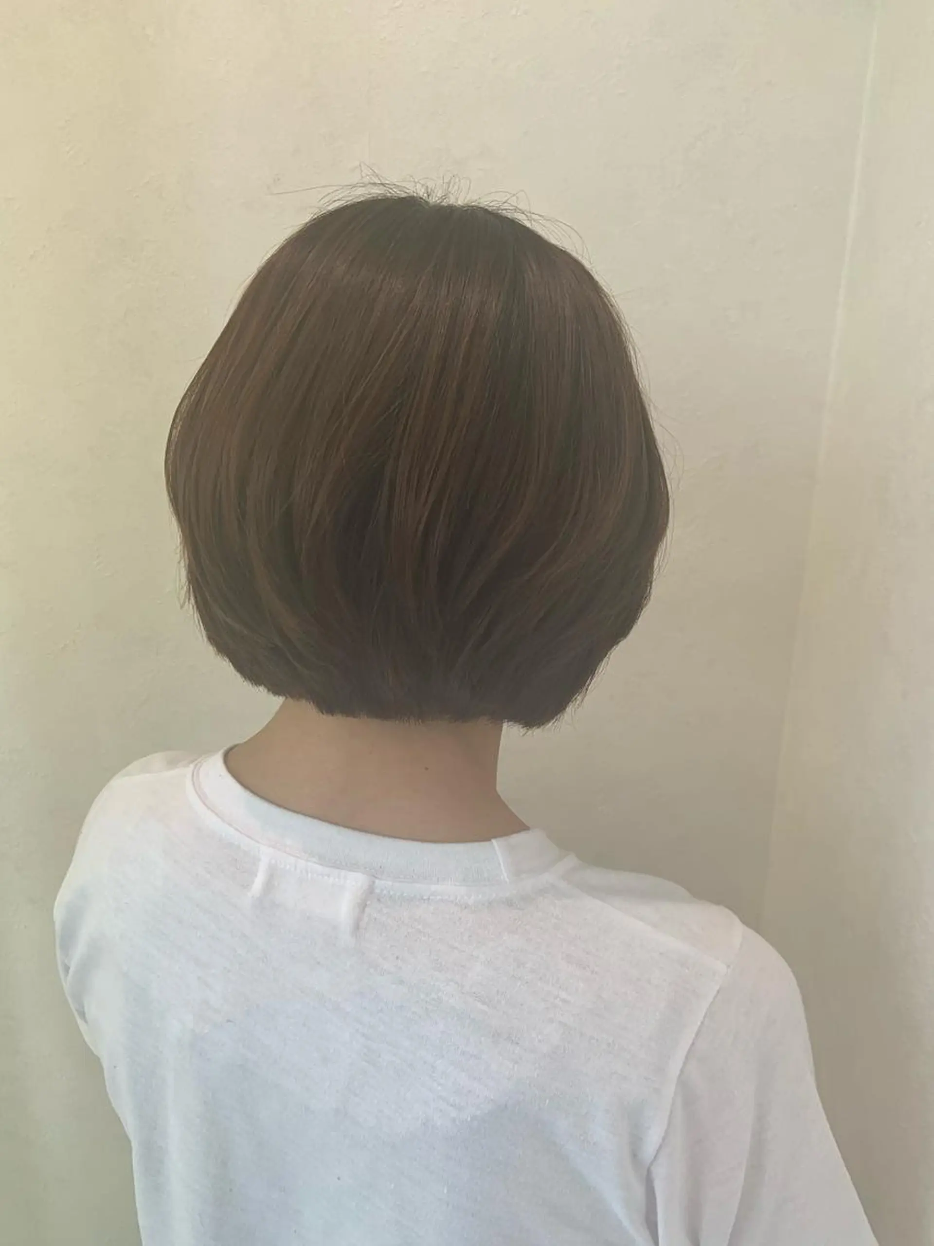 ショート カラー パーマ ハイトーンカラー🤍 山下 優華のヘアスタイル