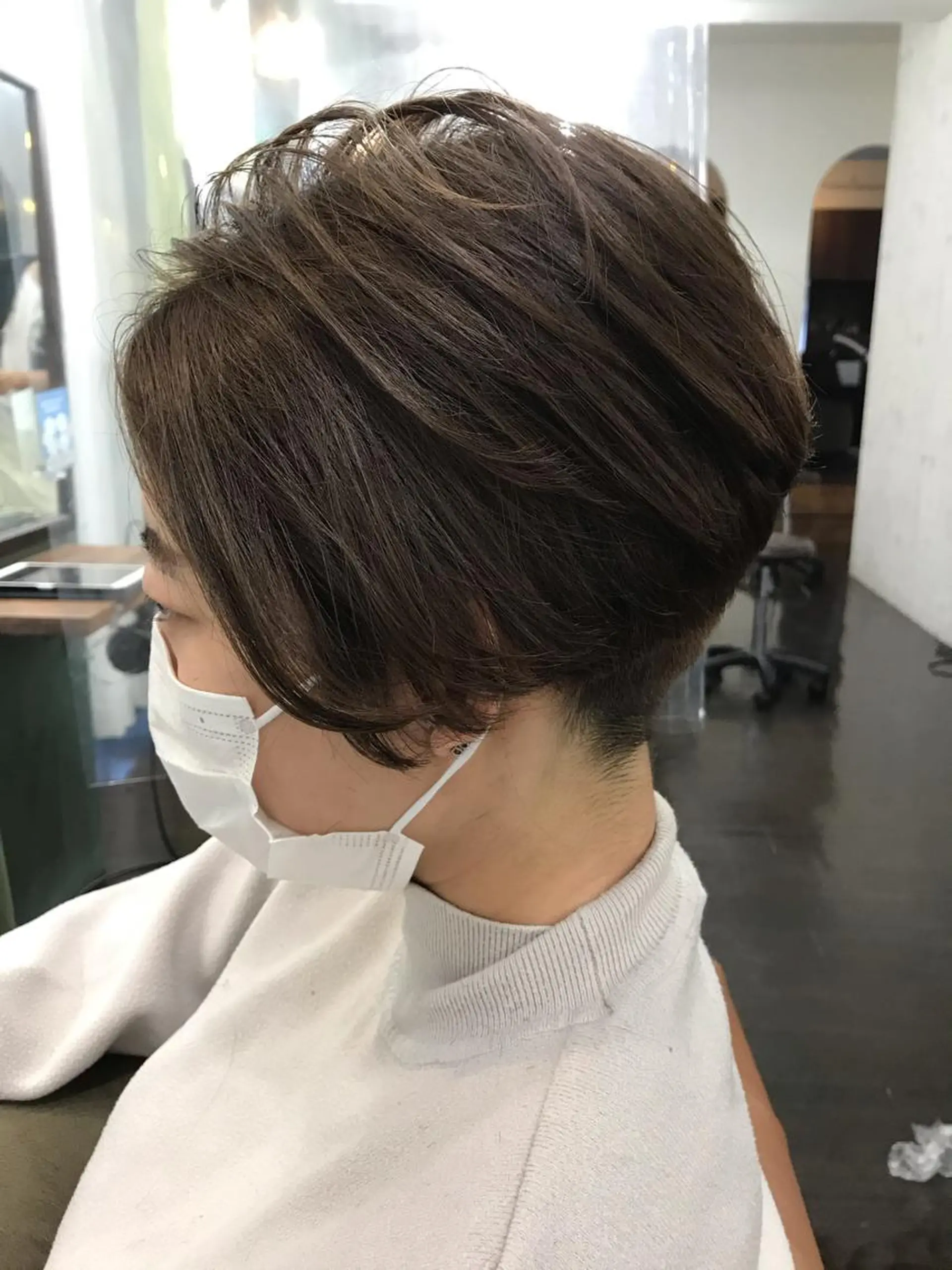 ショート カラー 丸みショート アッシュ アッシュブラウン ベージュカラー 黒髪 小久保 淳平のヘアスタイル