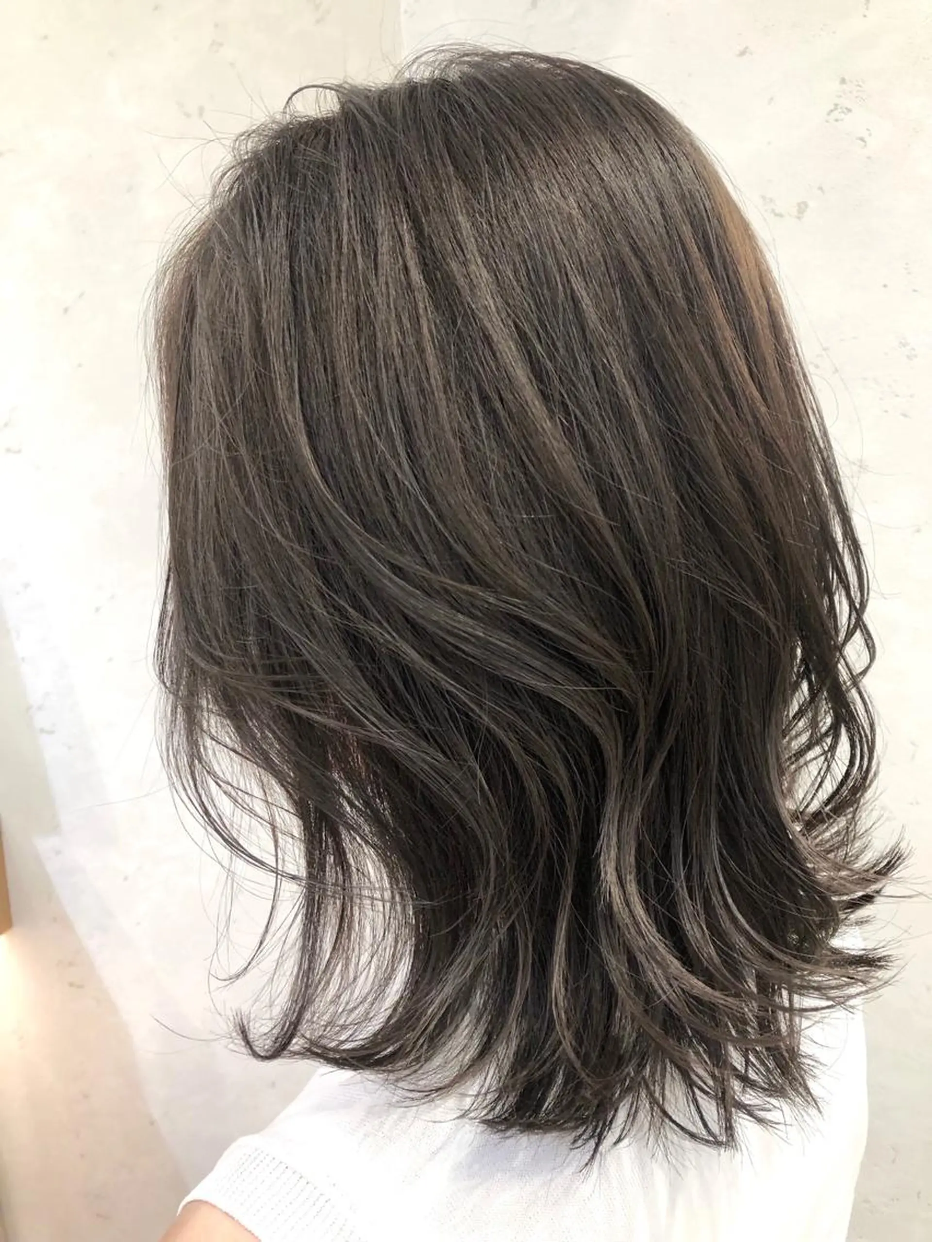 ミディアム ハイライト 透明感カラー│ レイヤーヘア中居美樹のヘアスタイル
