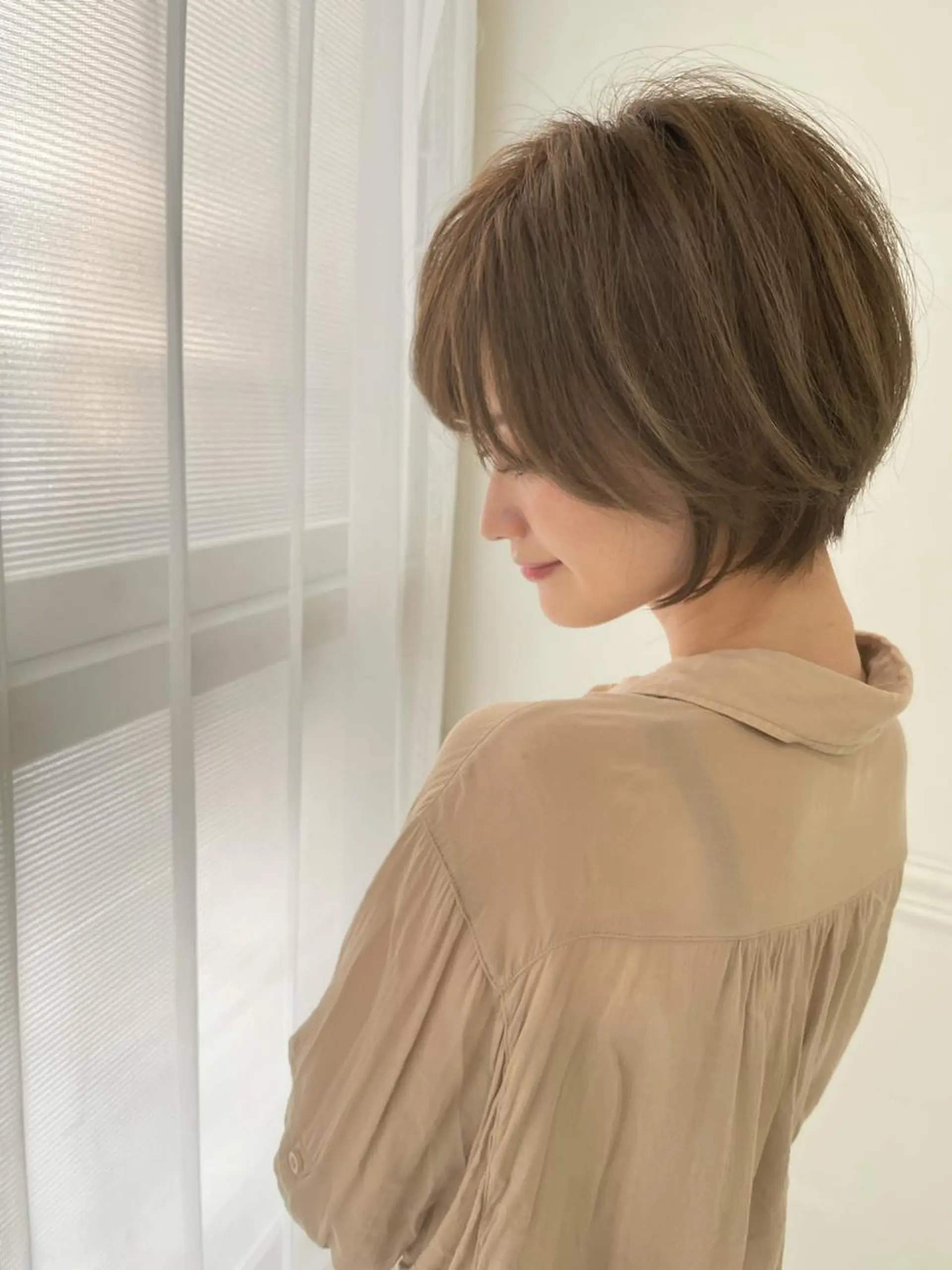 ショート esse大阪茶屋町店所属・レイヤーカット 新井田陽寿のヘアスタイル