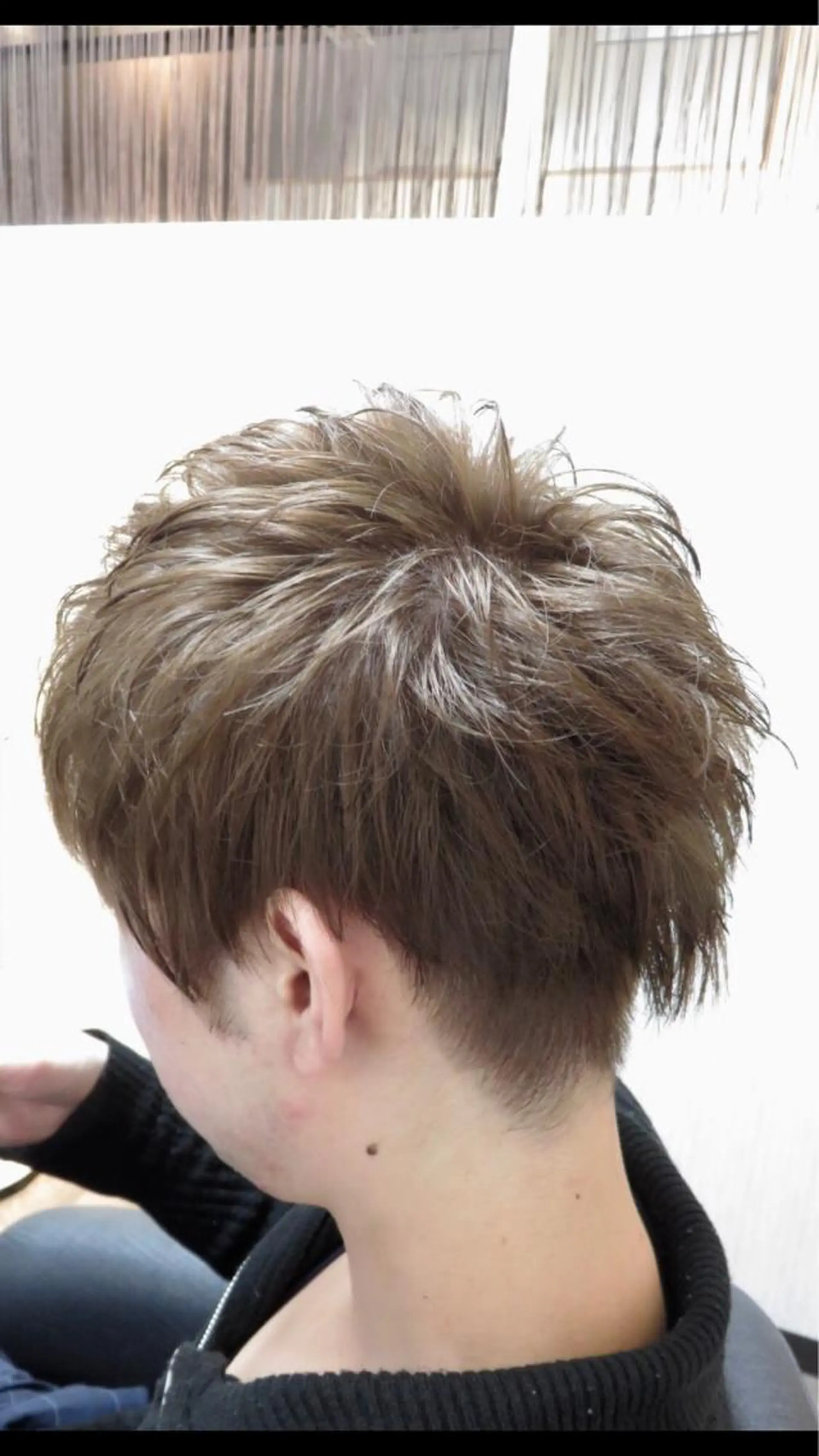 ショート メンズ ツーブロック アッシュ 東風上 亮介のヘアスタイル