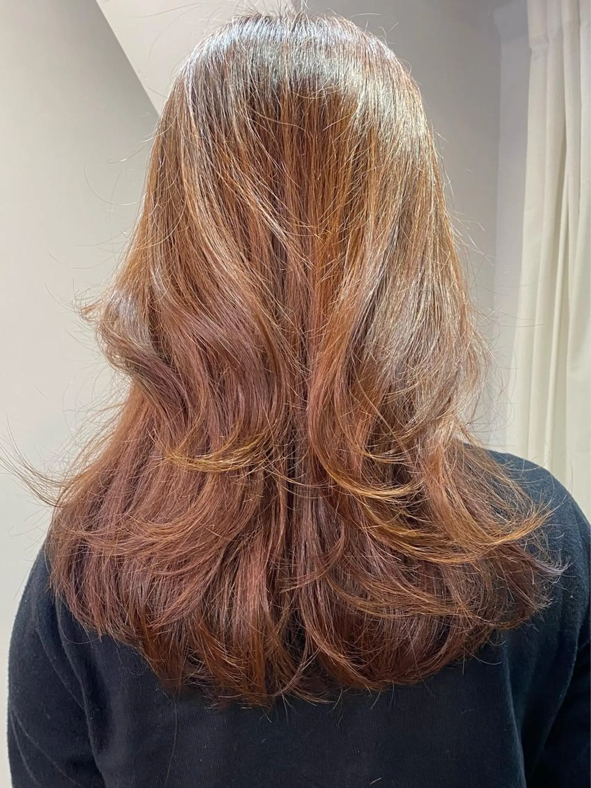 セミロング カラー ヘアアレンジ ハイトーンカラー タンバルモリ ヨシンモリ 韓国風ヘア レイヤーカット カット ヘアカラー トリートメント 韓国ヘア×髪質 改善🇰🇷シオリのヘアスタイル