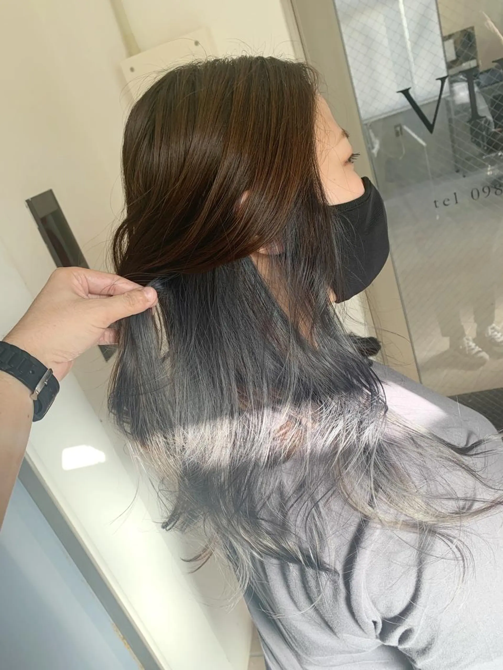 ロング カラー ヘアアレンジ シルバー ホワイトシルバー ヘアカラー トリートメント VIM hairおもろまち店のヘアスタイル