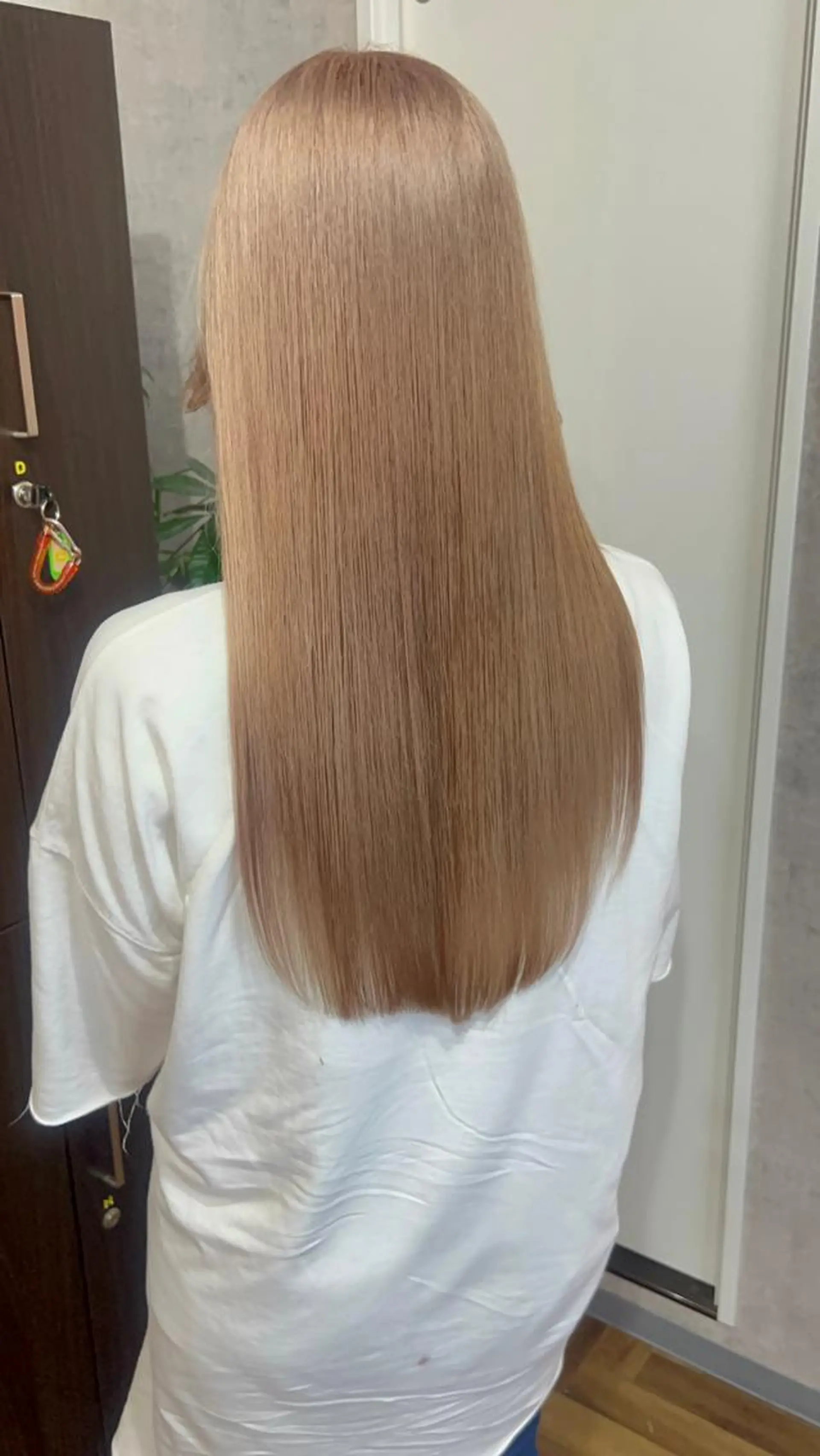 ロング カラー ベージュカラー 透け感•艶感カラー 池本　紘之のヘアスタイル