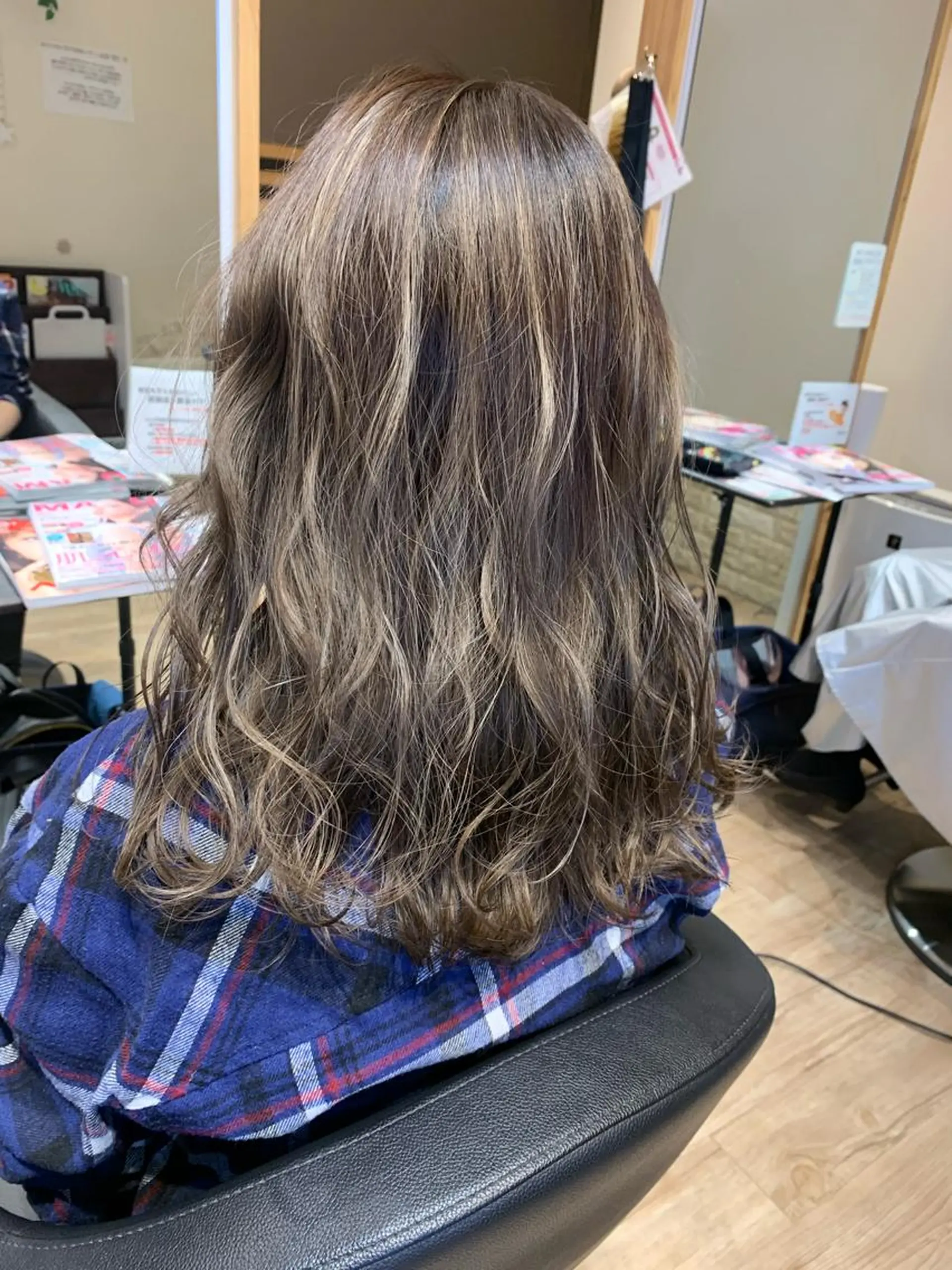 ミディアム カラー グラデーションカラー ハイライトカラー ハイライト ヘアカラー 大久保 隆蔵のヘアスタイル