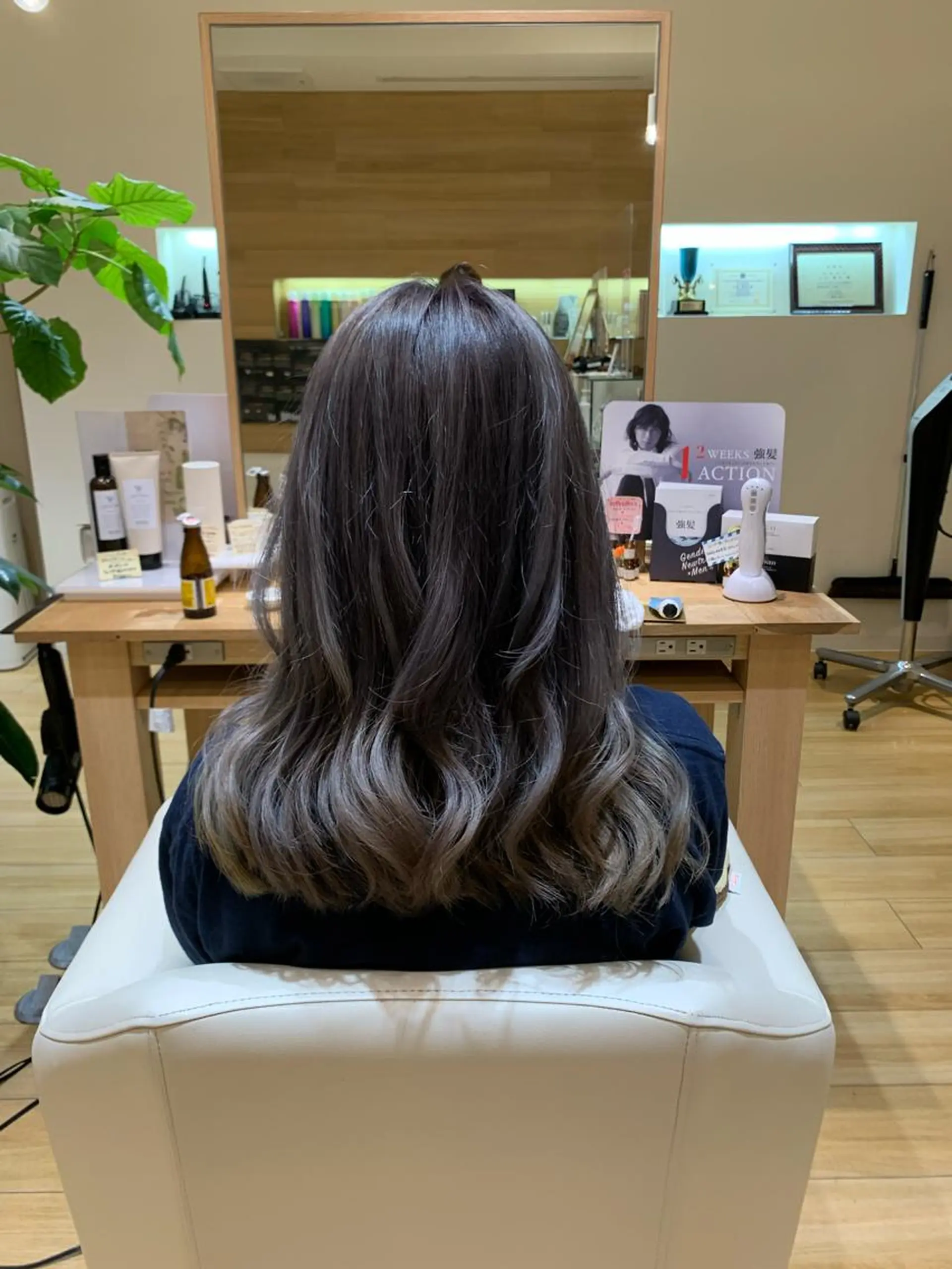 セミロング カラー ブリーチ インナーカラー 縮毛矯正 全国1位🥇世界5位 小野田　礼花のヘアスタイル