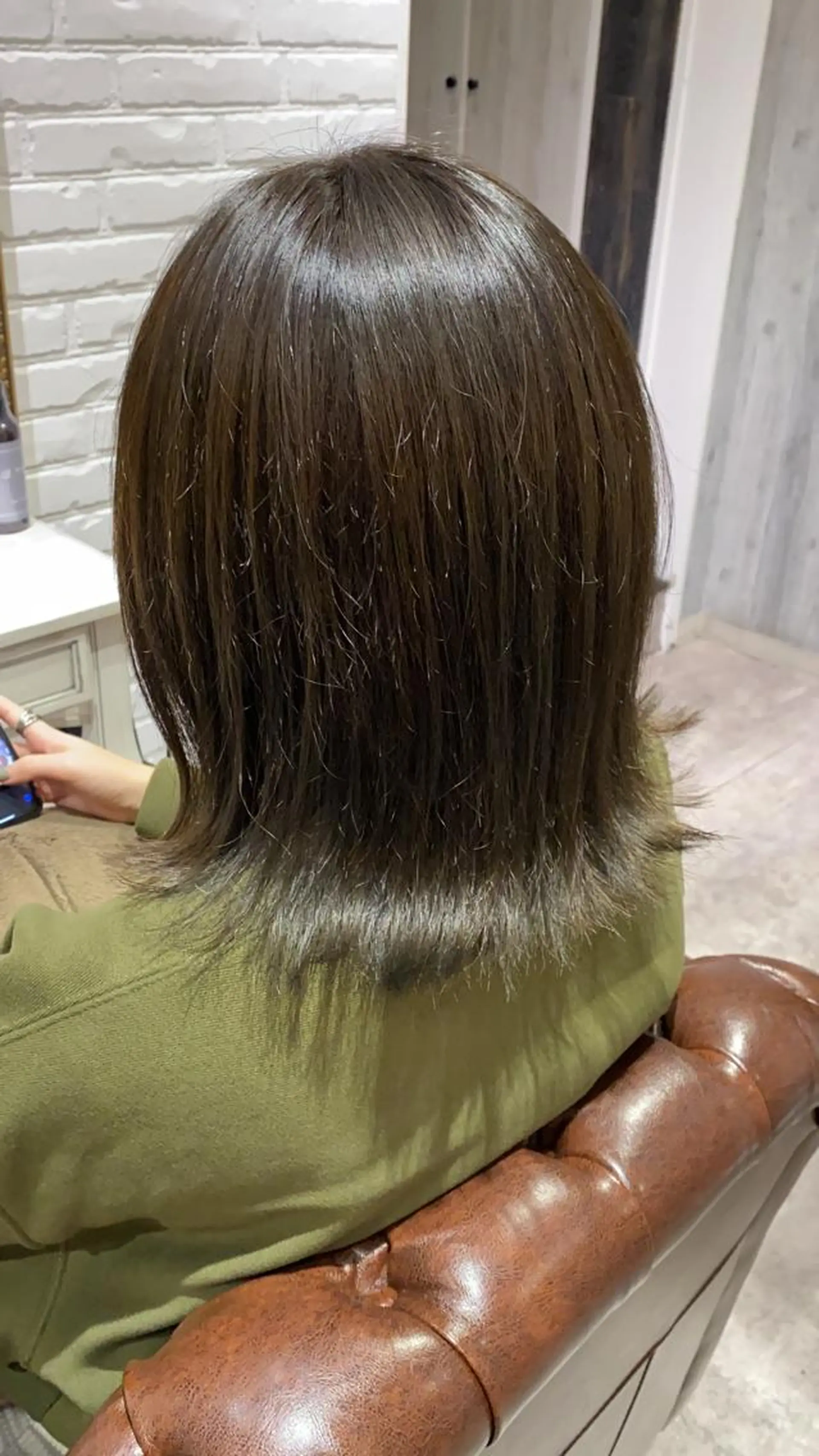 ミディアム カラー ベージュカラー オリーブベージュ ボブ 外ハネヘア ヘアカラー トリートメント Renatus店長 金子裕美のヘアスタイル