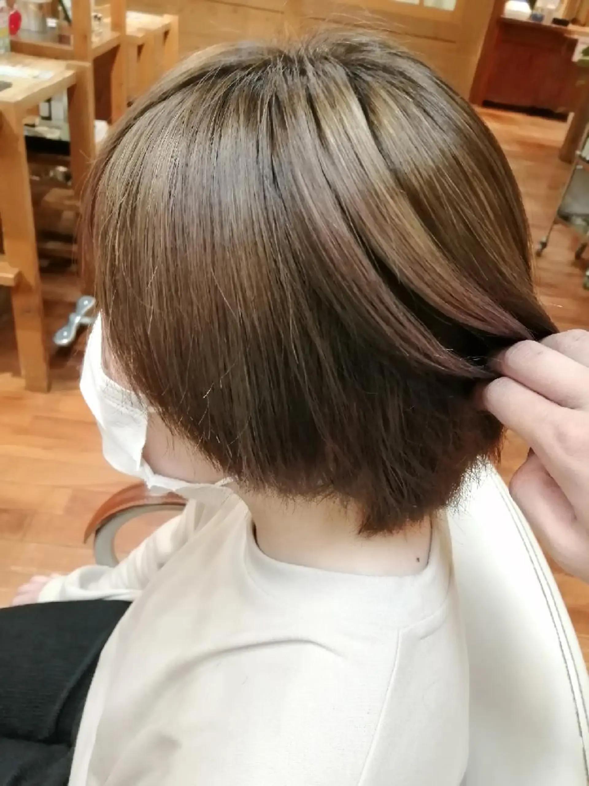 ミディアム カラー ハイライトカラー ハイライト ヘアカラー 足立 悠輔のヘアスタイル