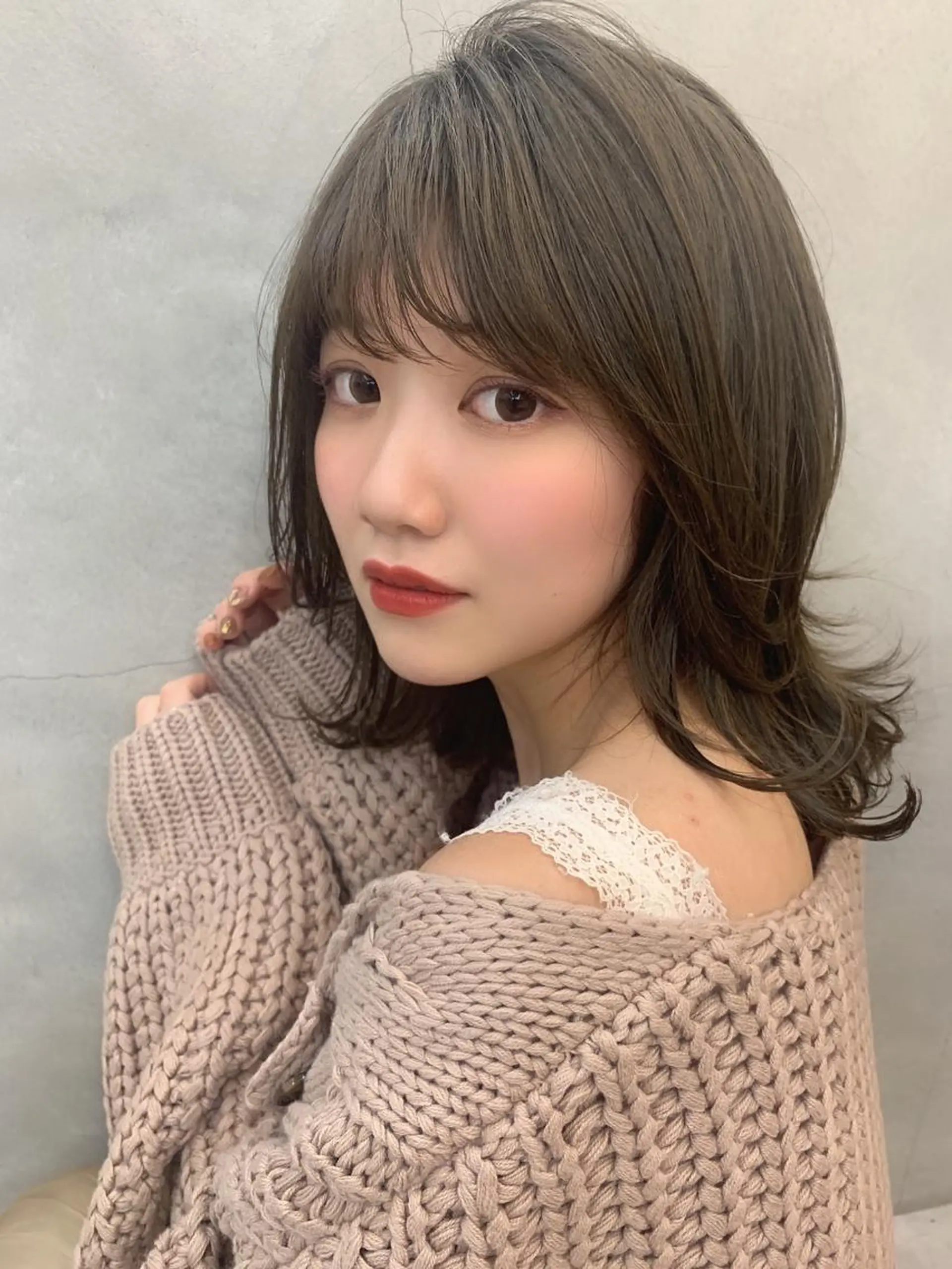 ミディアム カラー ミディアムレイヤー グレージュ レイヤーカット カット ヘアカラー トリートメント chama レイヤーカットのヘアスタイル