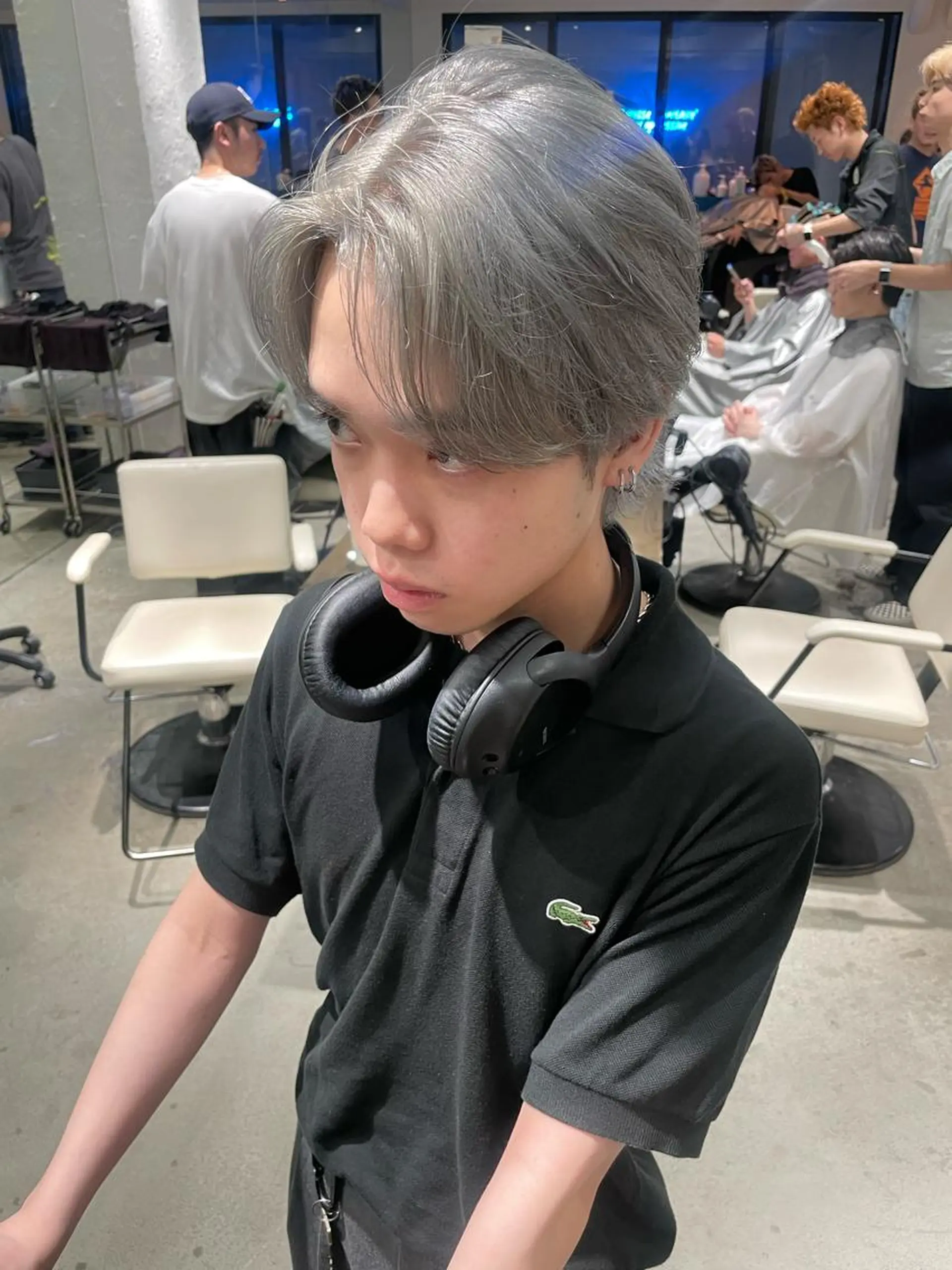 ショート カラー メンズ メンズバレイヤージュ メンズブリーチ センターパート フェードカット メンズハイライト ヘアカラー トリートメント スパイラルパーマ 🌐hina⭐️のヘアスタイル