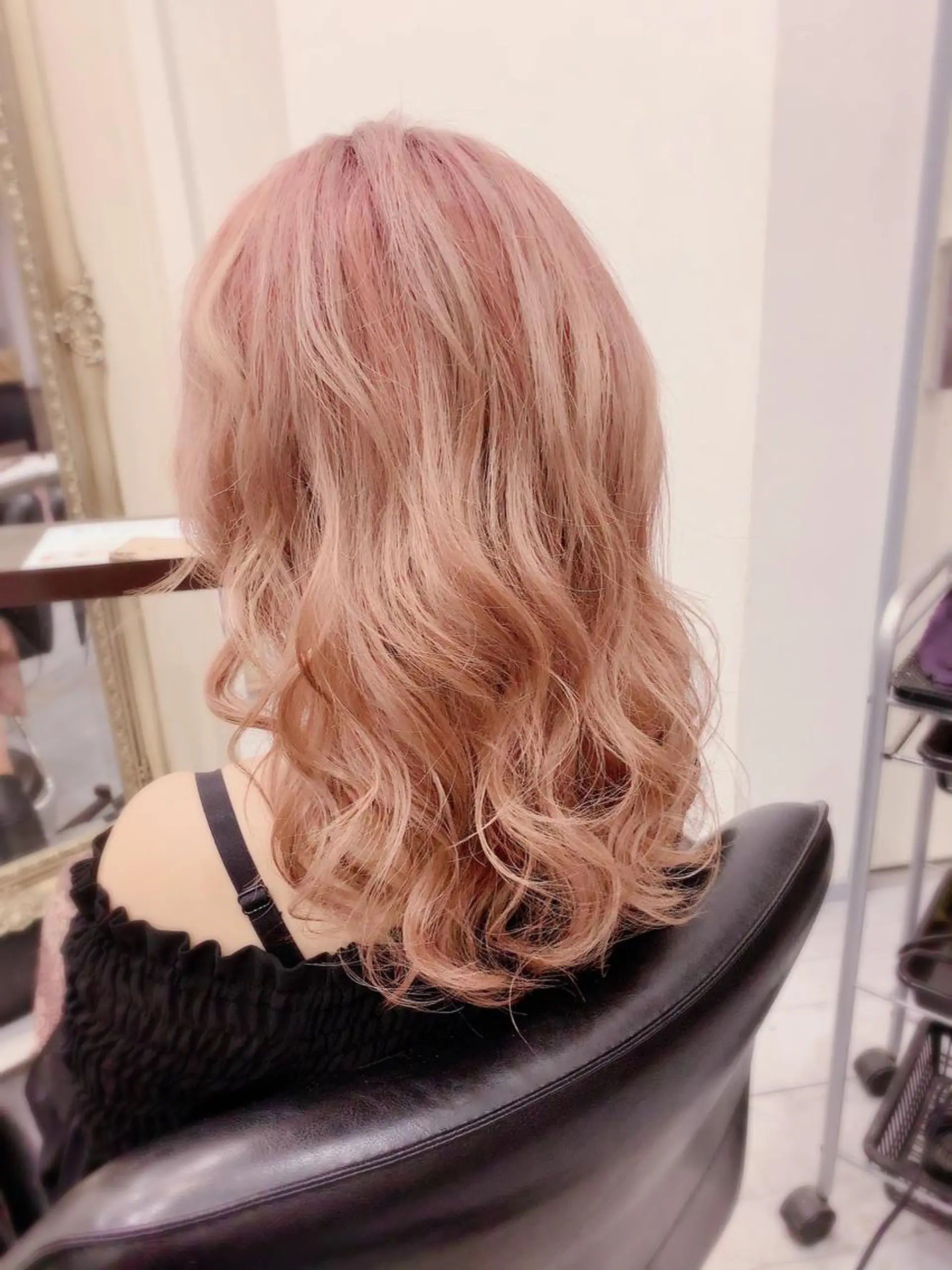 セミロング カラー ベージュカラー ブリーチ オレンジ オレンジベージュ カット ヘアカラー トリートメント 🍀Moda by Grande🍀のヘアスタイル