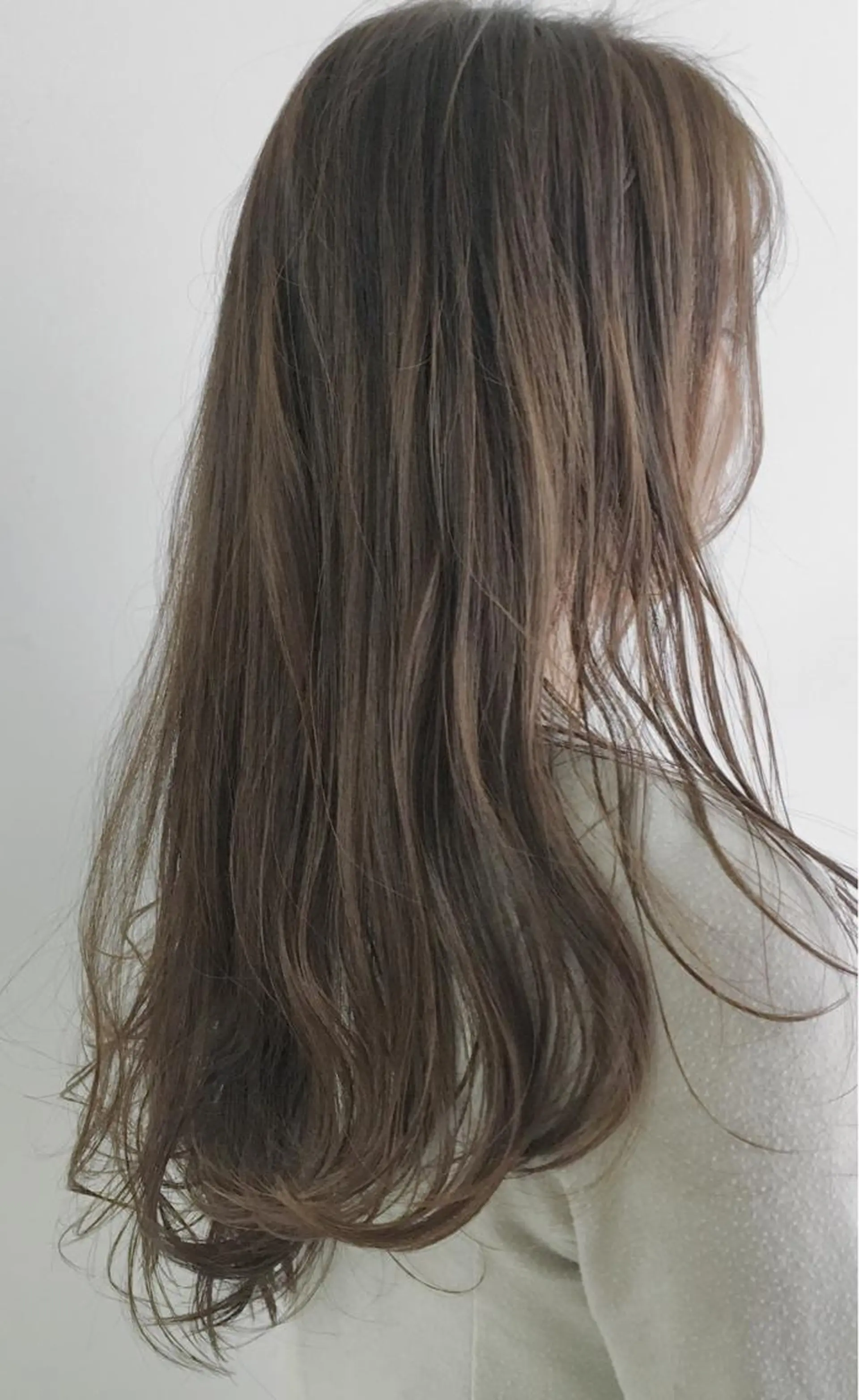 ロング カラー ベージュカラー tipi 香椎・千早のヘアスタイル