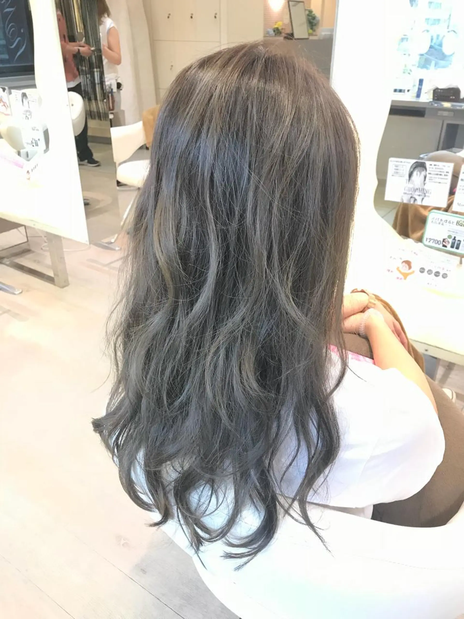 ロング カラー グレージュ ハイライトカラー ハイライト ヘアカラー トリートメント chiyo yasuのヘアスタイル