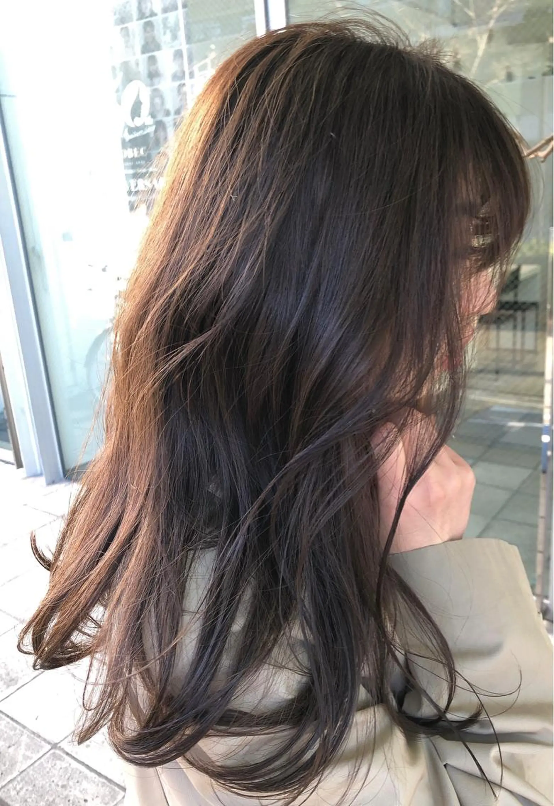 ロング カラー ベージュカラー ブリーチ 透明感カラー イルミナカラー ブリーチなしカラー カット 尾島 光季のヘアスタイル
