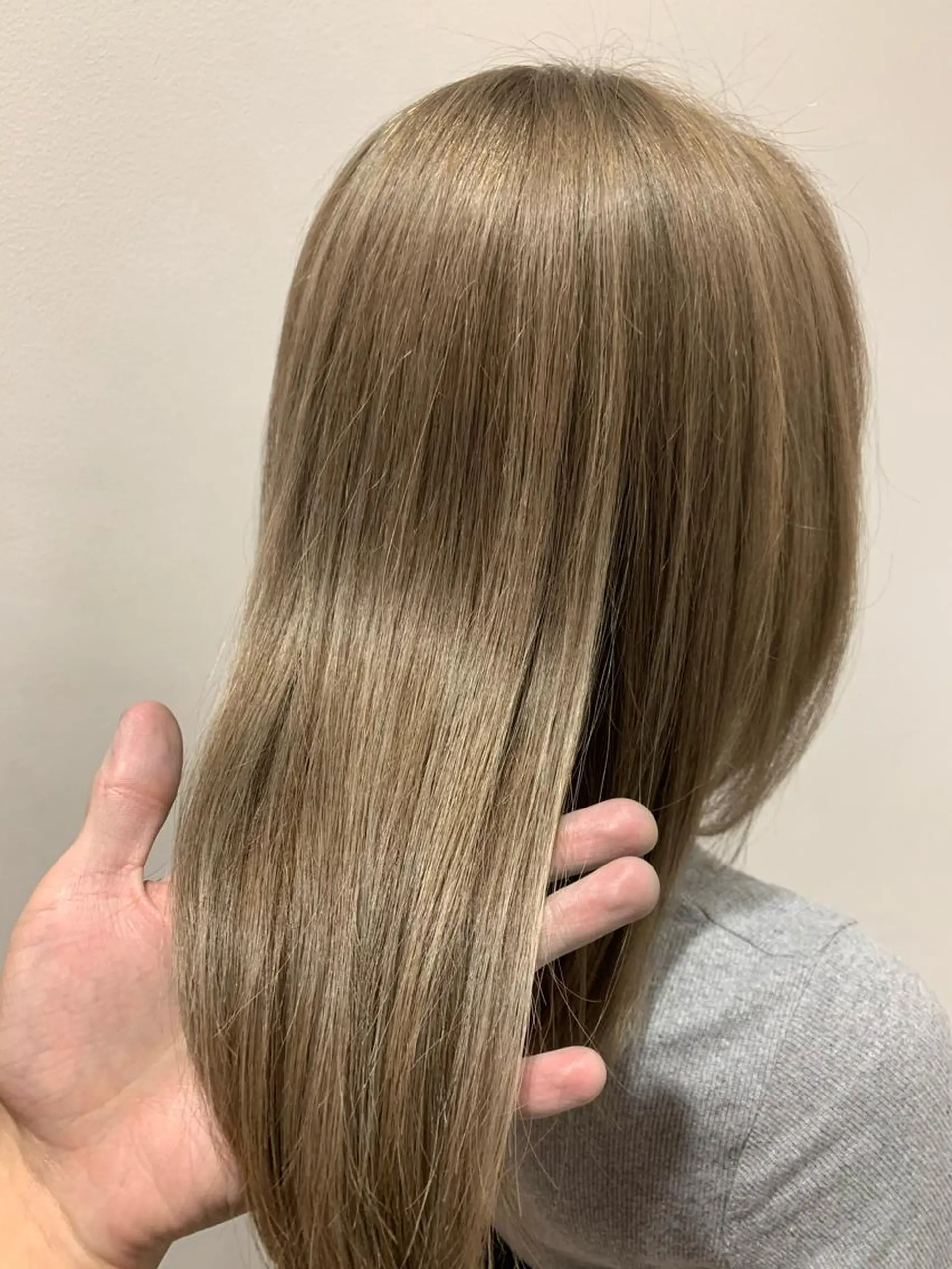 セミロング 🍀ケアブリーチ カラー🍀坂井のヘアスタイル
