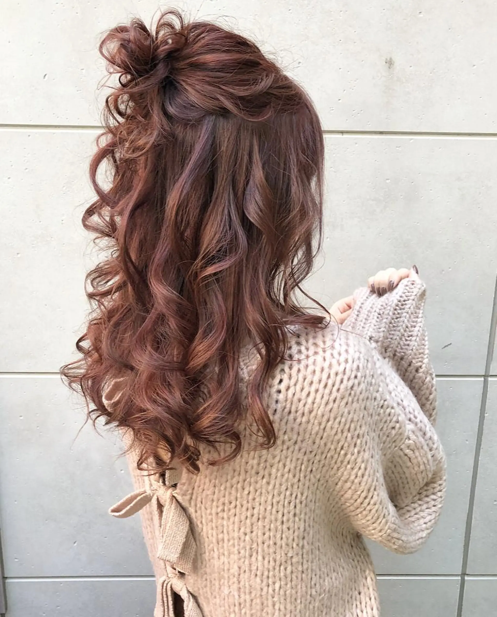 ロング カラー ヘアアレンジ ハーフアップ お団子ヘア ピンクカラー autre所属・大久保 ひでなりのヘアスタイル