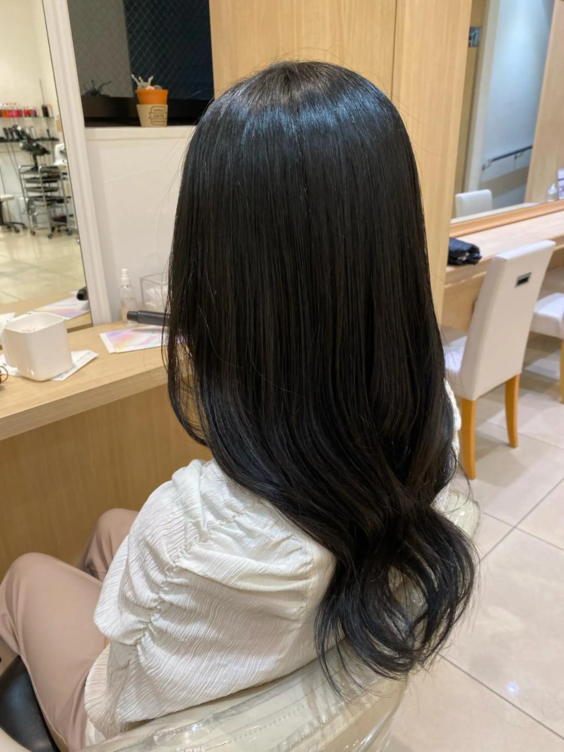 ロング カラー ダークグレー ヘアカラー トリートメント Ash中目黒店 榊間茜のヘアスタイル