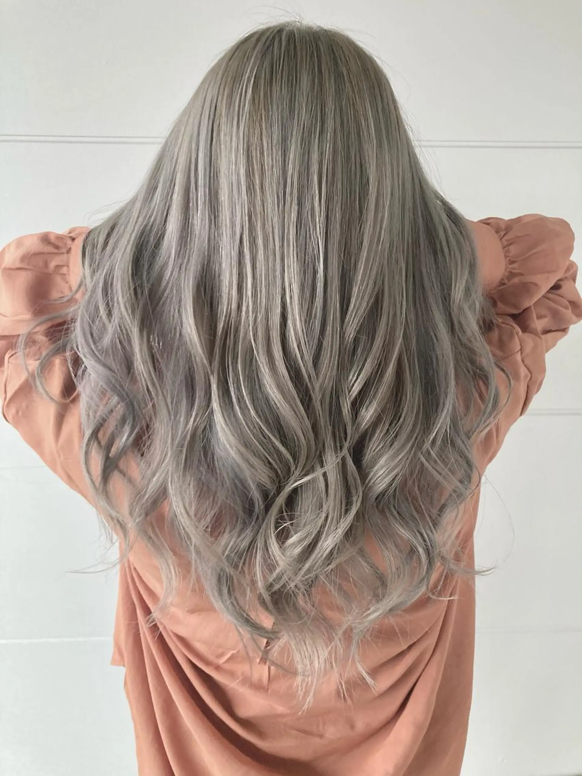 ロング タカツド ユウキのヘアスタイル