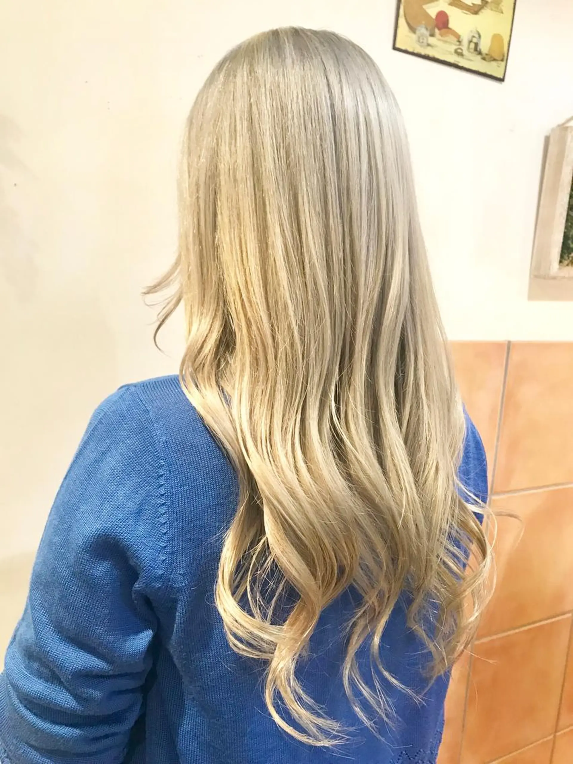 ロング カラー ヘアアレンジ ブリーチ シルバー バイオレットカラー Neolive Cava 相模大野店所属・sola: neoliveのヘアスタイル