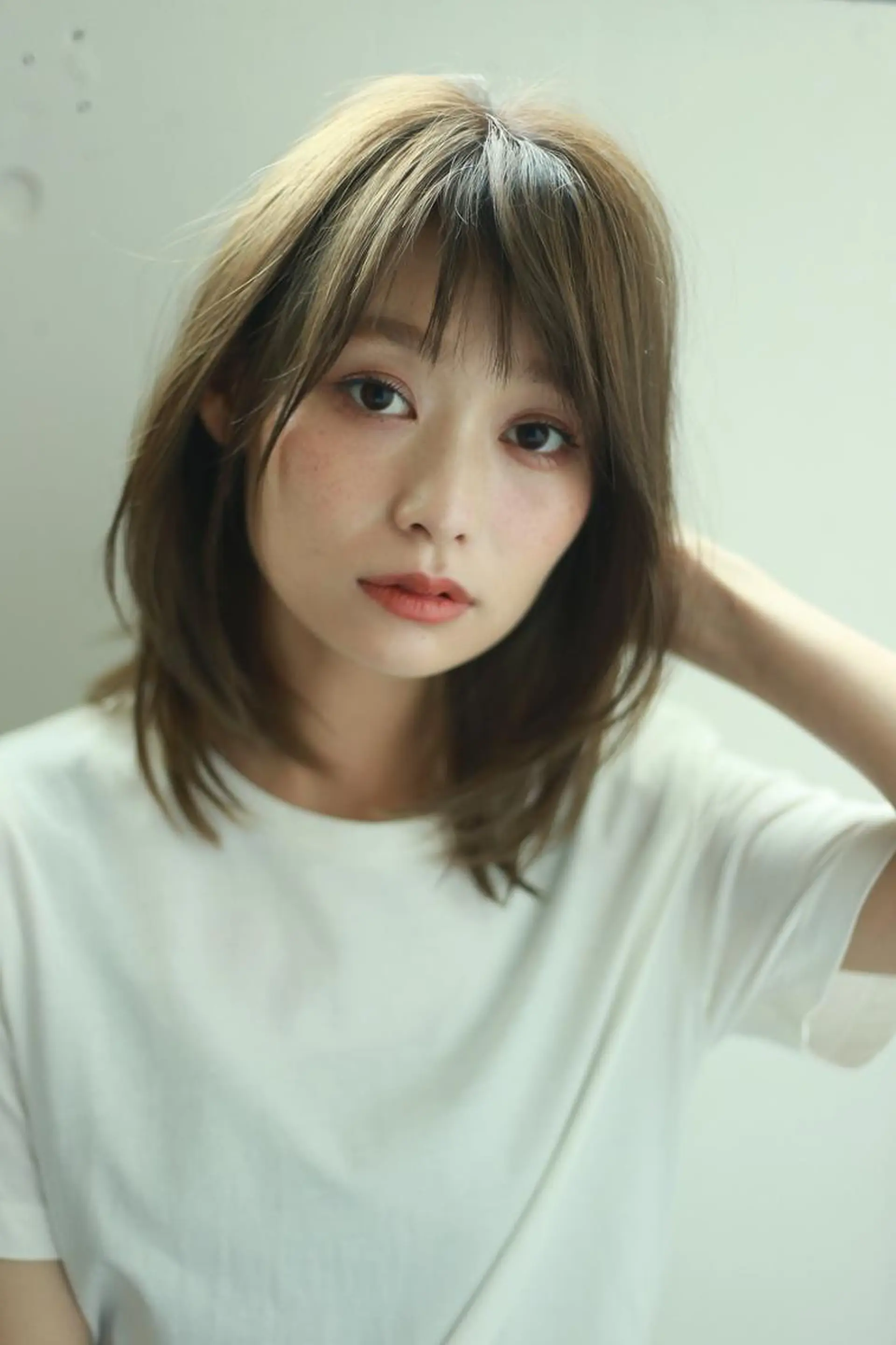 ミディアム ミディアムレイヤー レイヤーカット カット トリートメント 💎似合わせのプロ 💎透明感カラー杉原のヘアスタイル