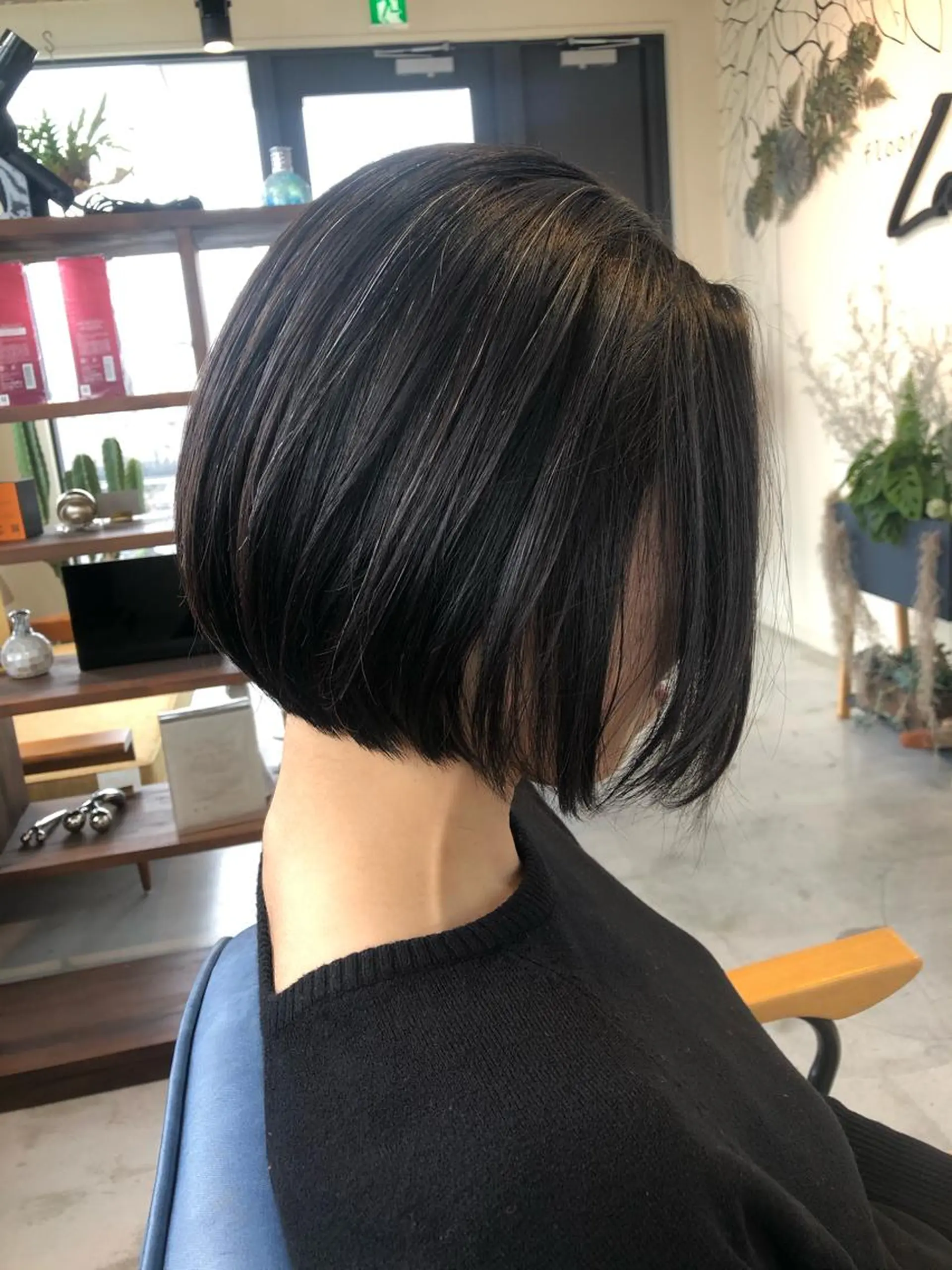 ショート ボブ カット ハイライトバレイヤー ジュ＆縮毛矯正✨櫻野のヘアスタイル