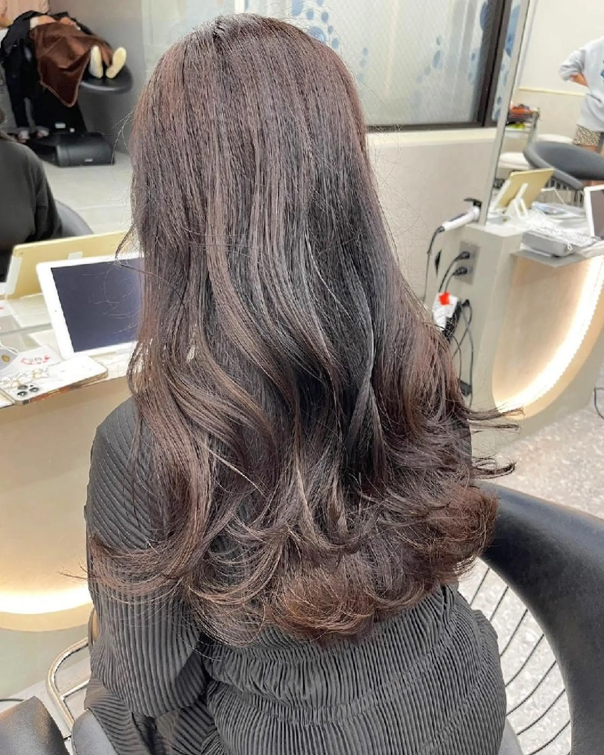 ロング ロンド　ウル所属・レイヤー/縮毛矯正⭐ 特化美容師のヘアスタイル