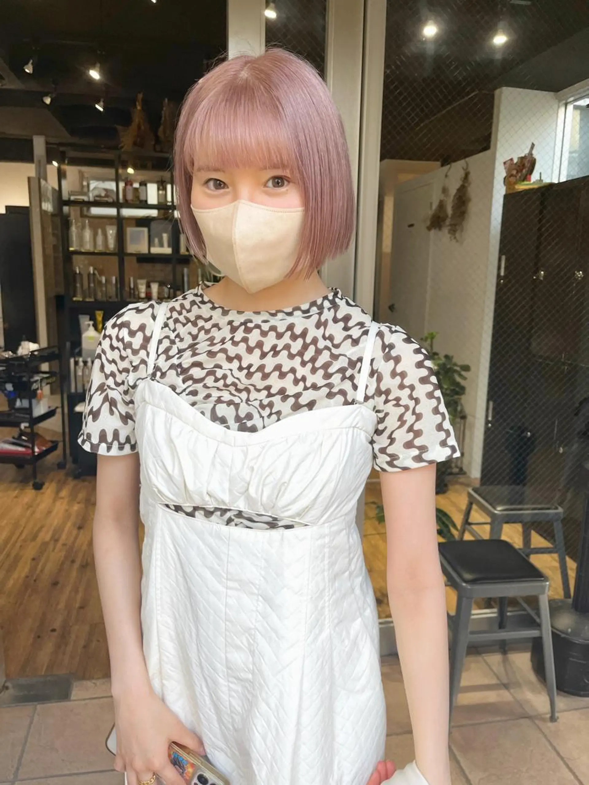 ショート カラー ベージュカラー ピンクカラー ピンクベージュ ボブ ヘアカラー トリートメント ミルクティーベージュ 🌿店長　清水ひとみのヘアスタイル