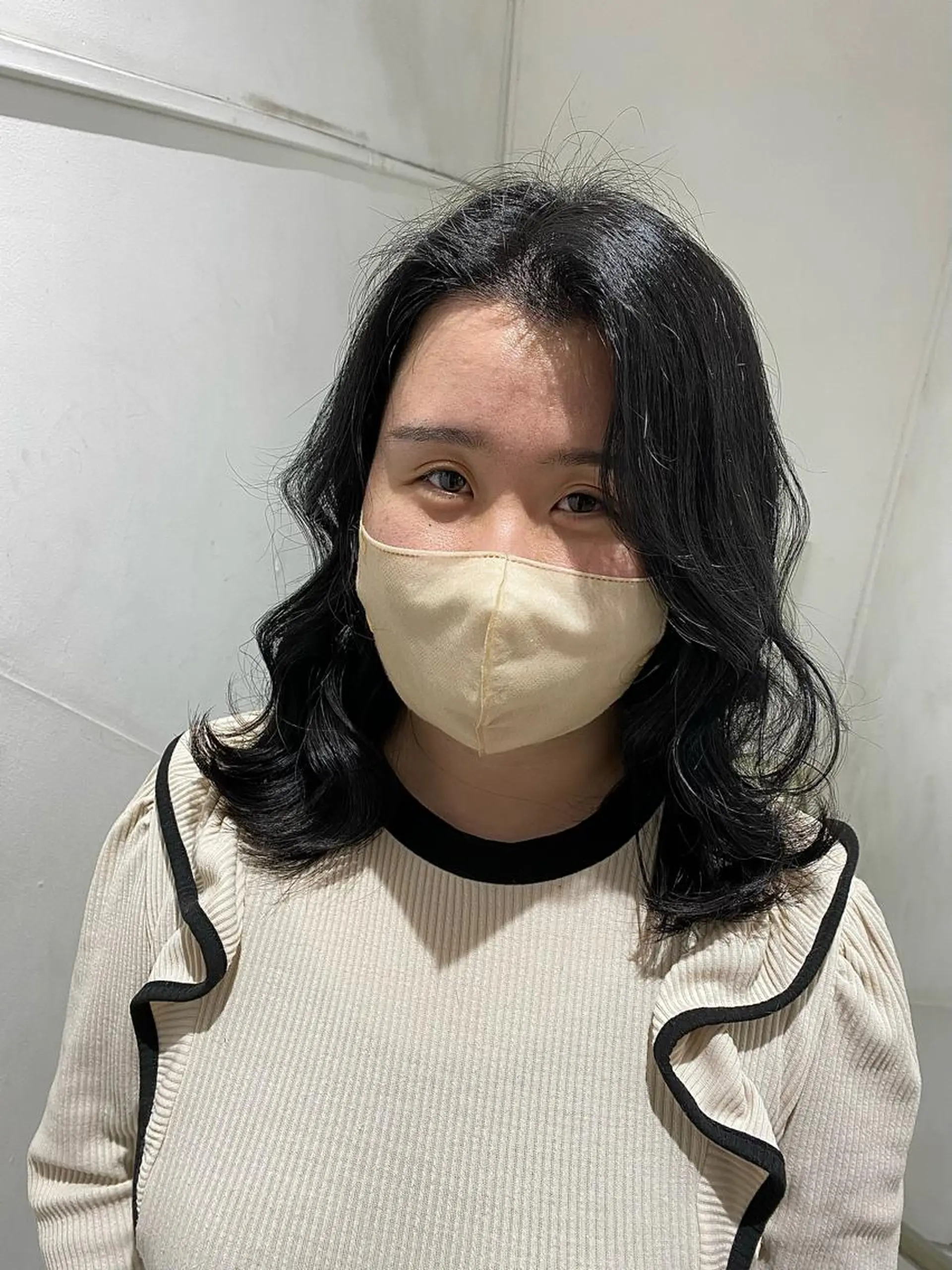 セミロング カラー アッシュ 透明感カラー ✨くびれスタイル✨️ 戸嶋穂乃香のヘアスタイル