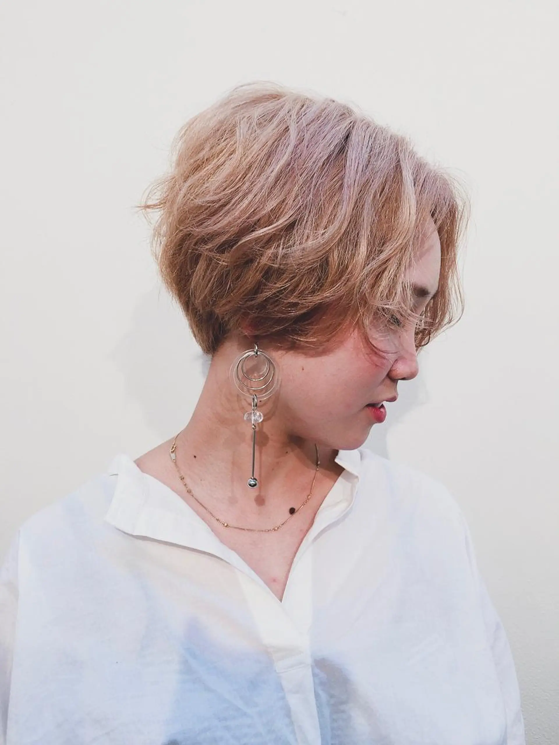 ショート カラー パーマ ハイトーンカラー 高浜 夕海のヘアスタイル