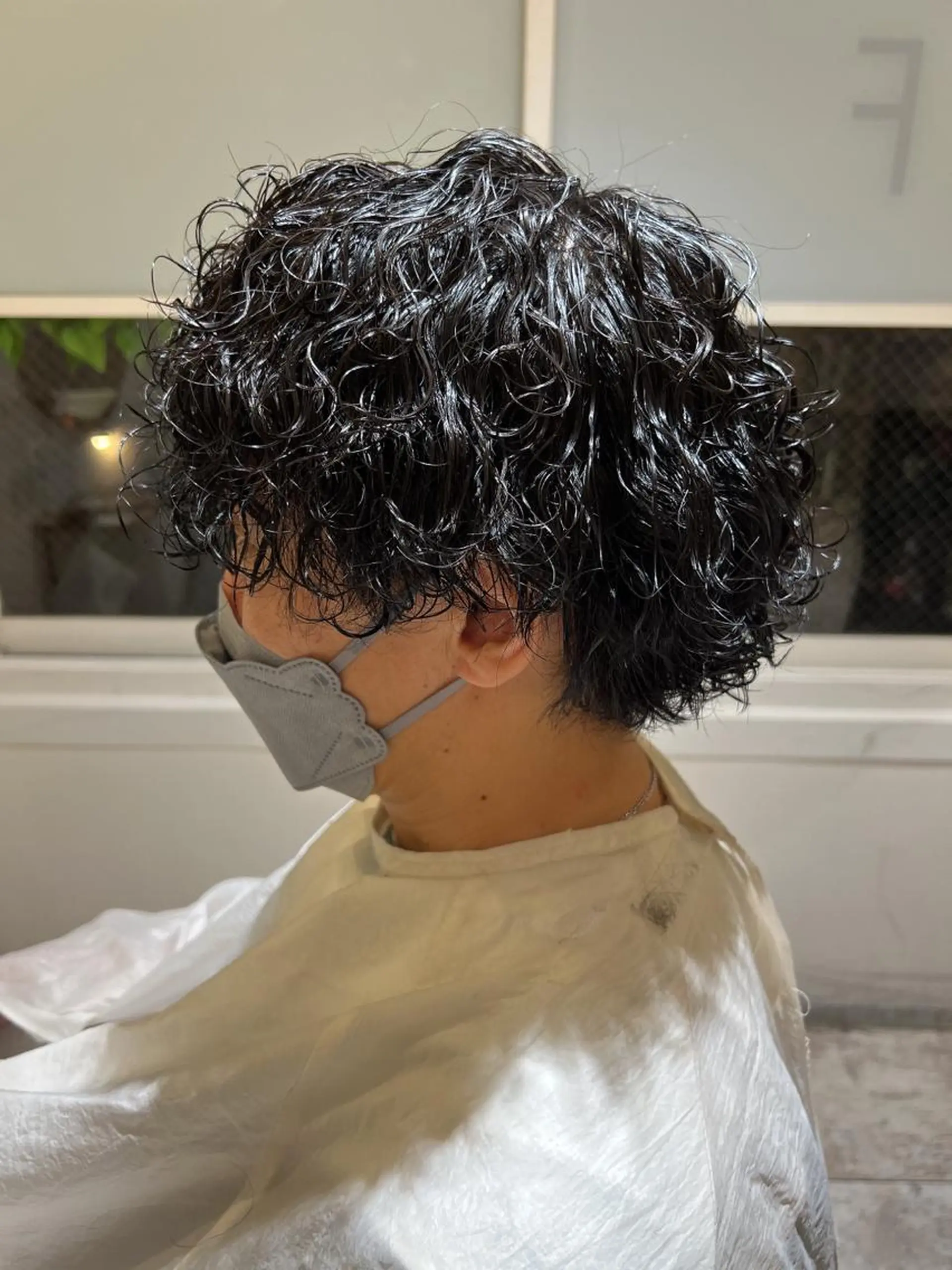 ミディアム パーマ メンズ 難波/メンズウルフ・ フェザーパーマ鶴田文のヘアスタイル